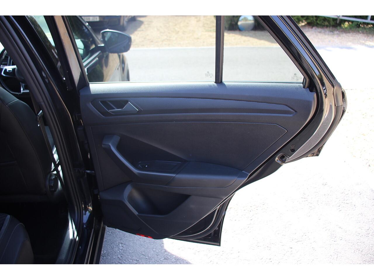 Volkswagen T-Roc view 31