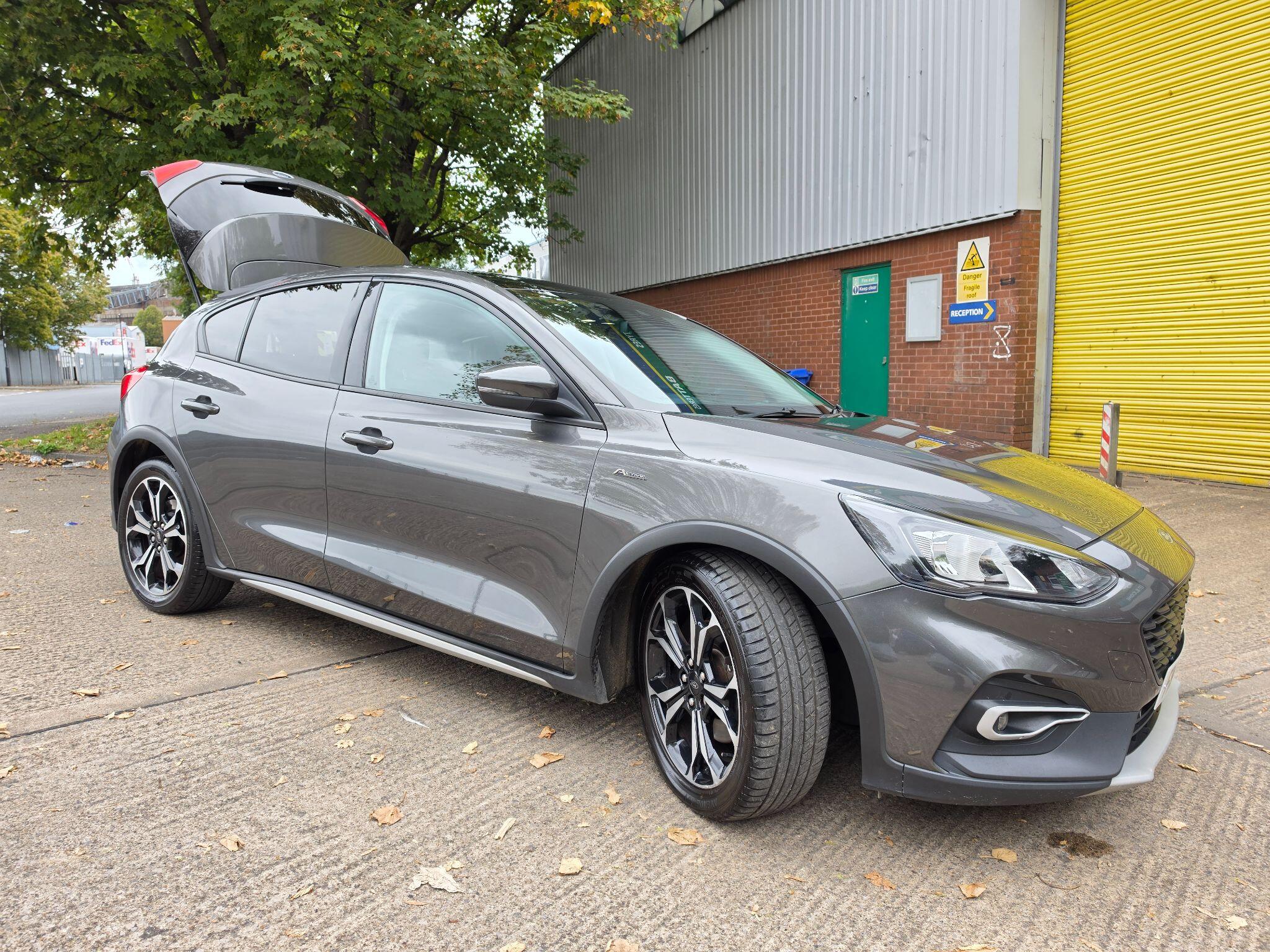 Ford Focus view 14