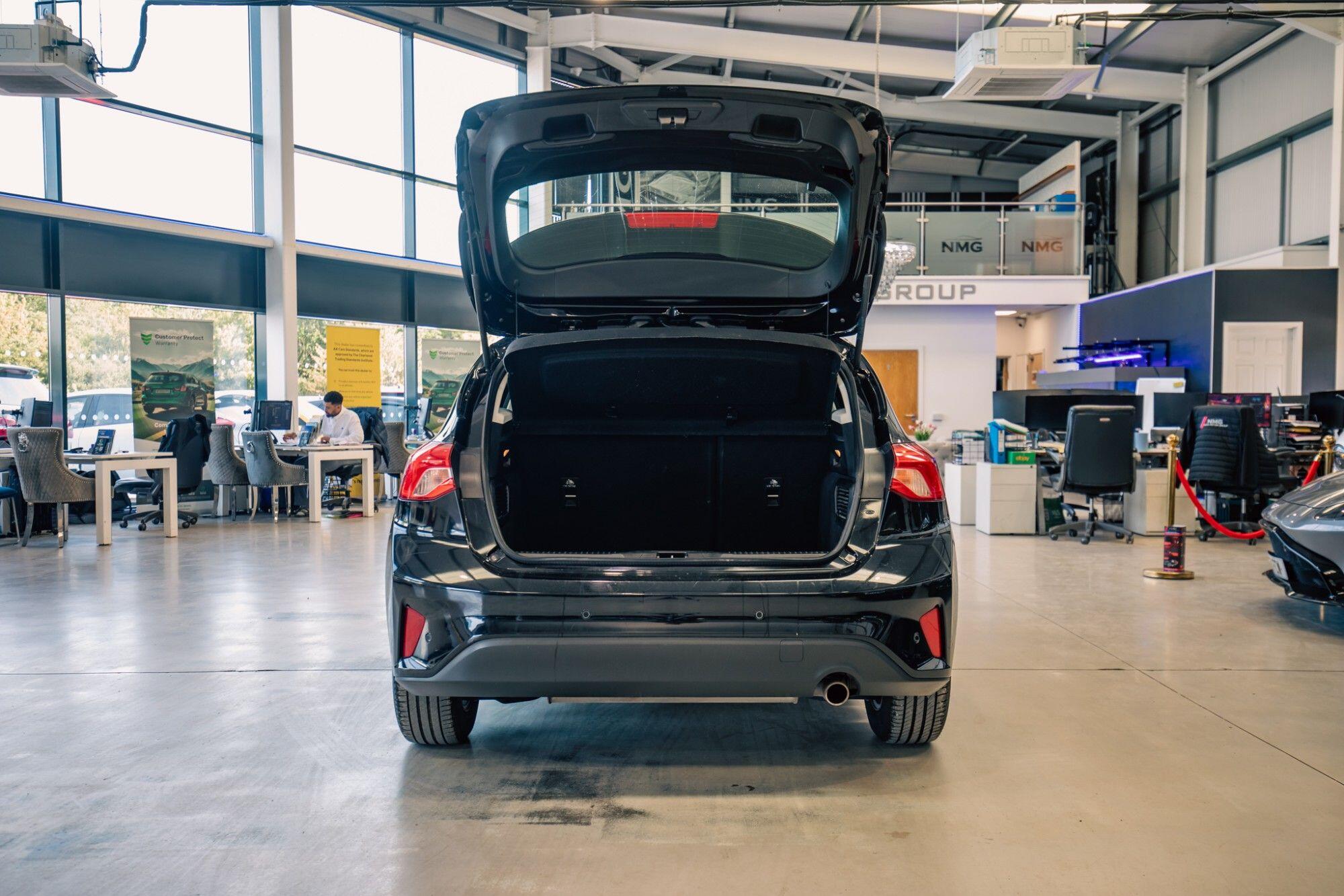 Ford Focus view 35