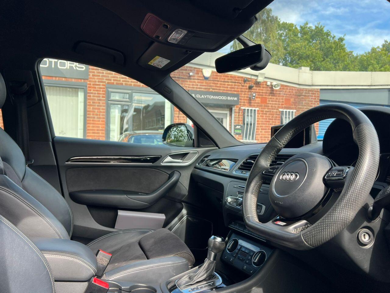 Audi Q3 view 12