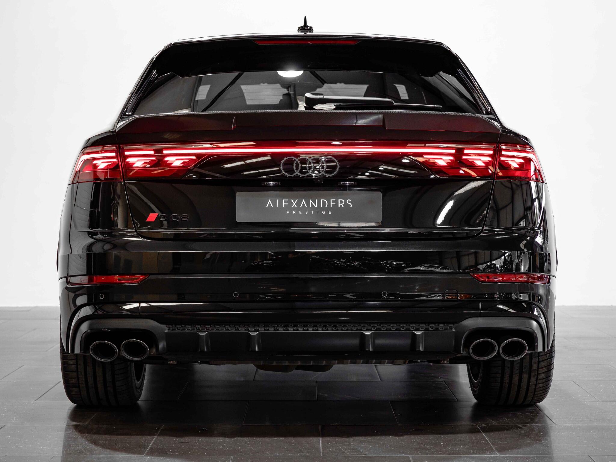 Audi SQ8 view 11
