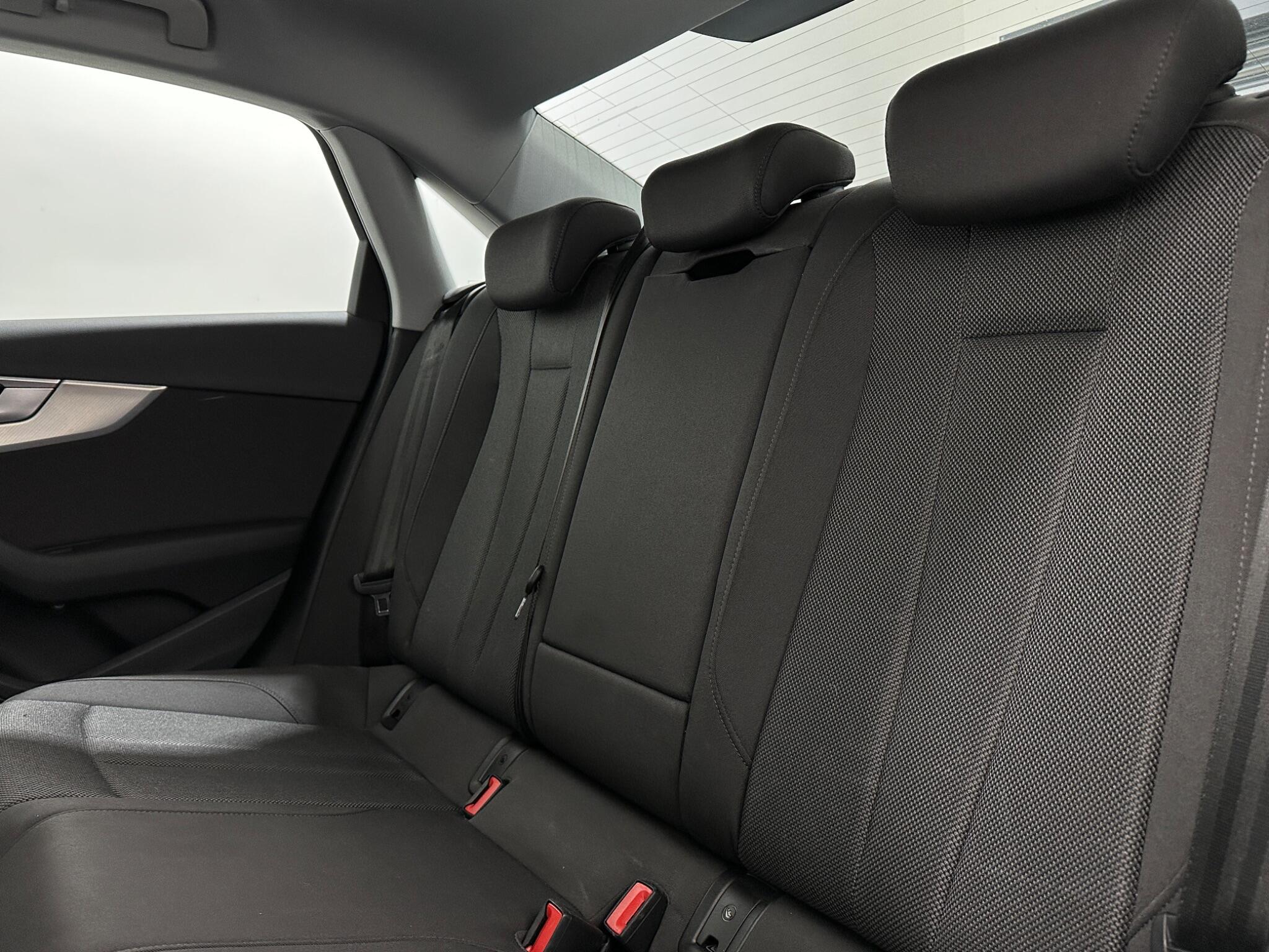 Audi A4 view 40