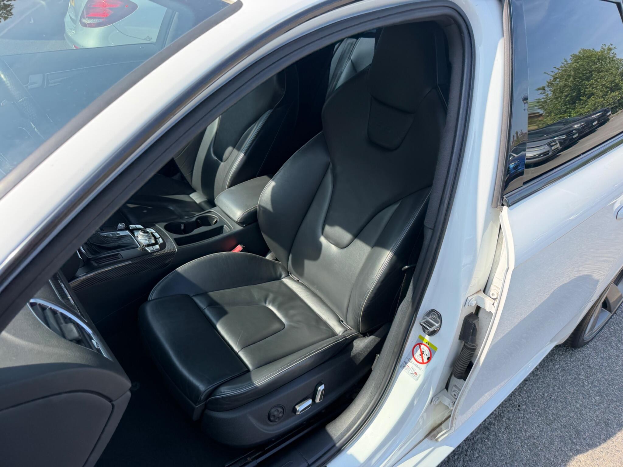 Audi RS4 view 17