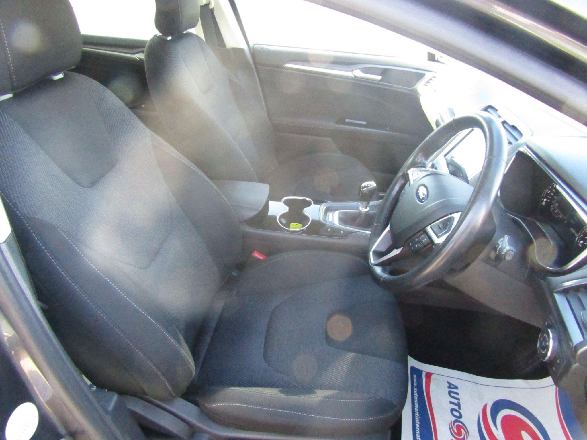 Ford Mondeo view 16