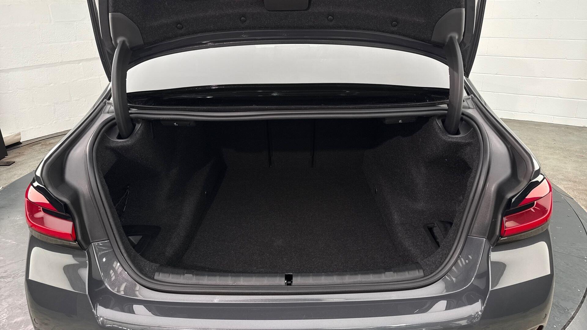 BMW M5 view 13