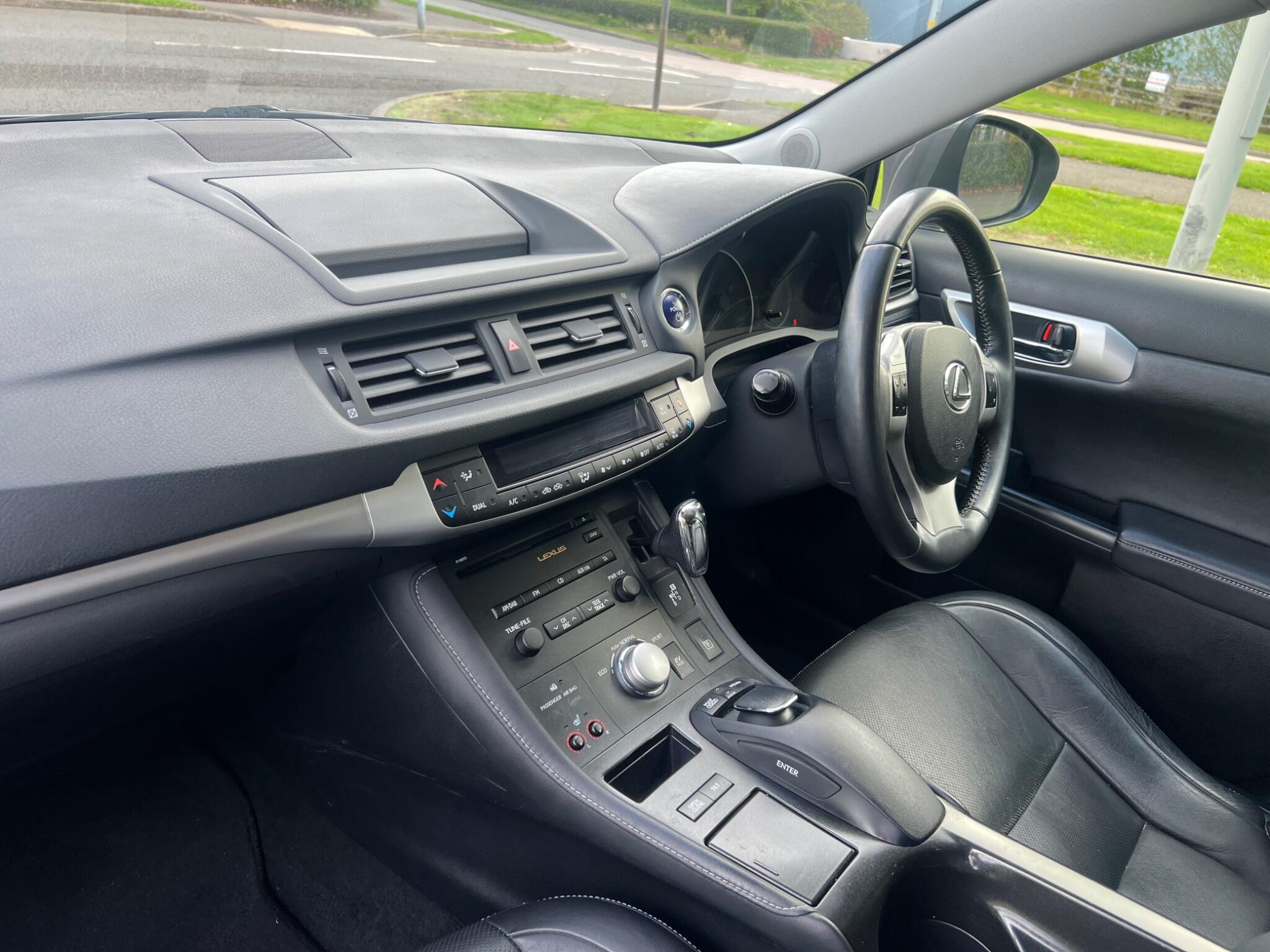 Lexus CT view 14