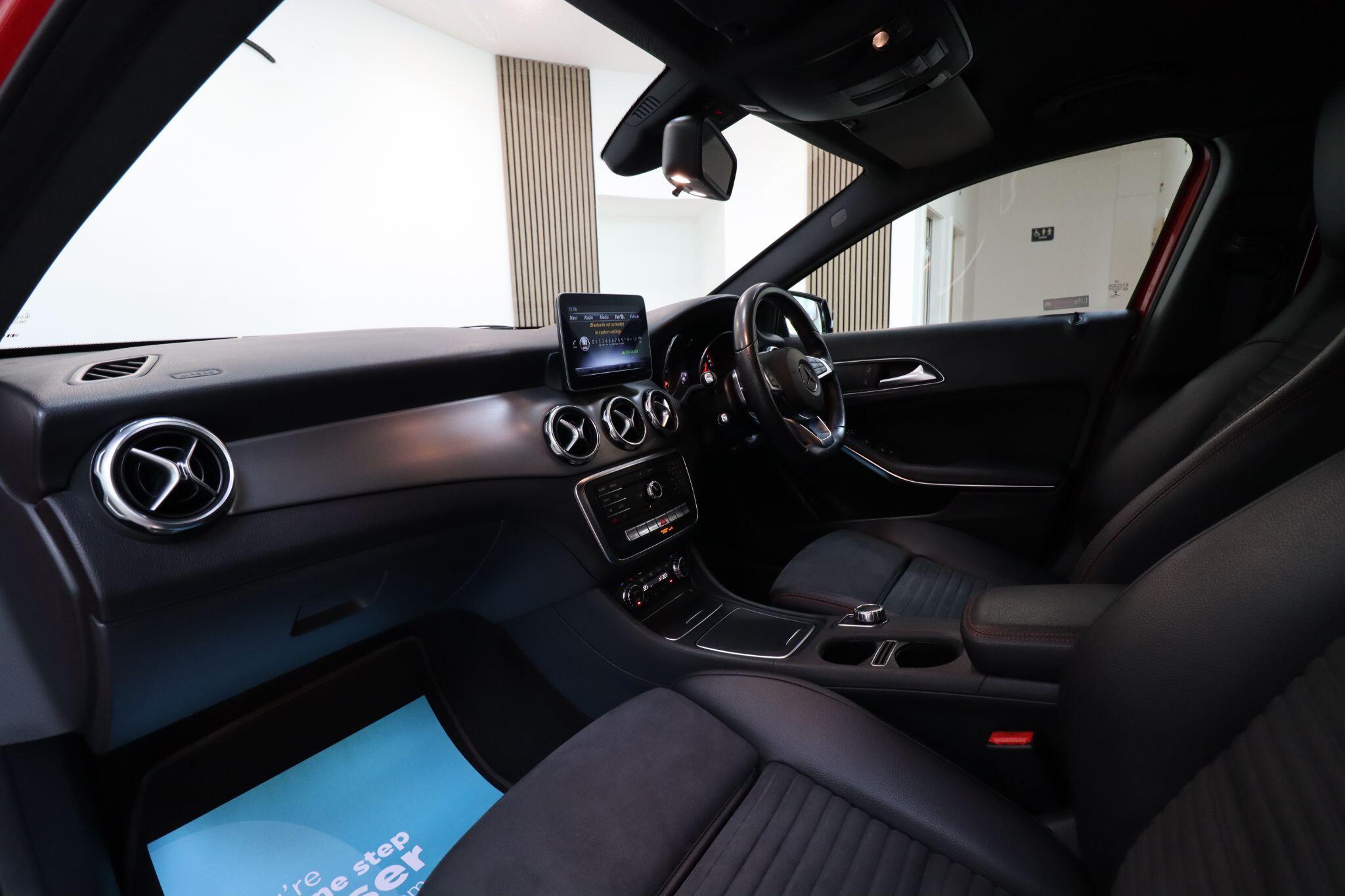 Mercedes-Benz Gla view 10