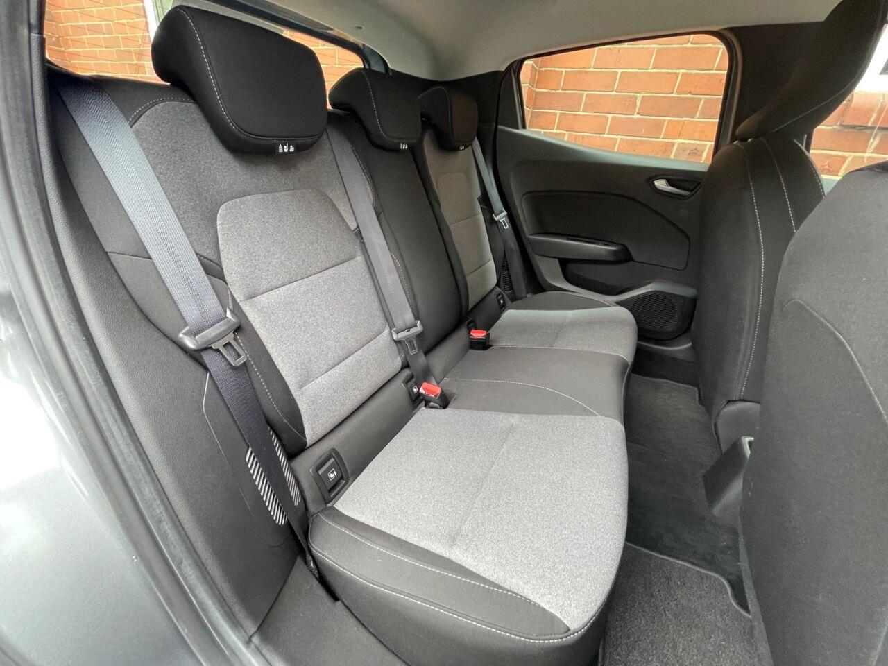 Renault Clio view 21
