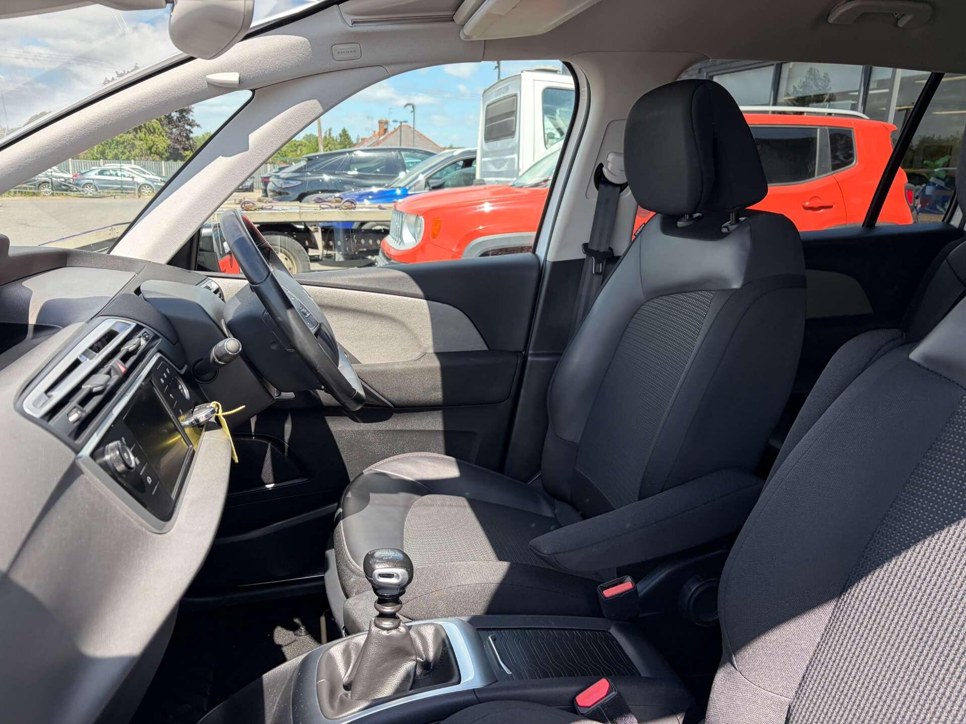 Citroen Grand C4 Spacetourer view 18