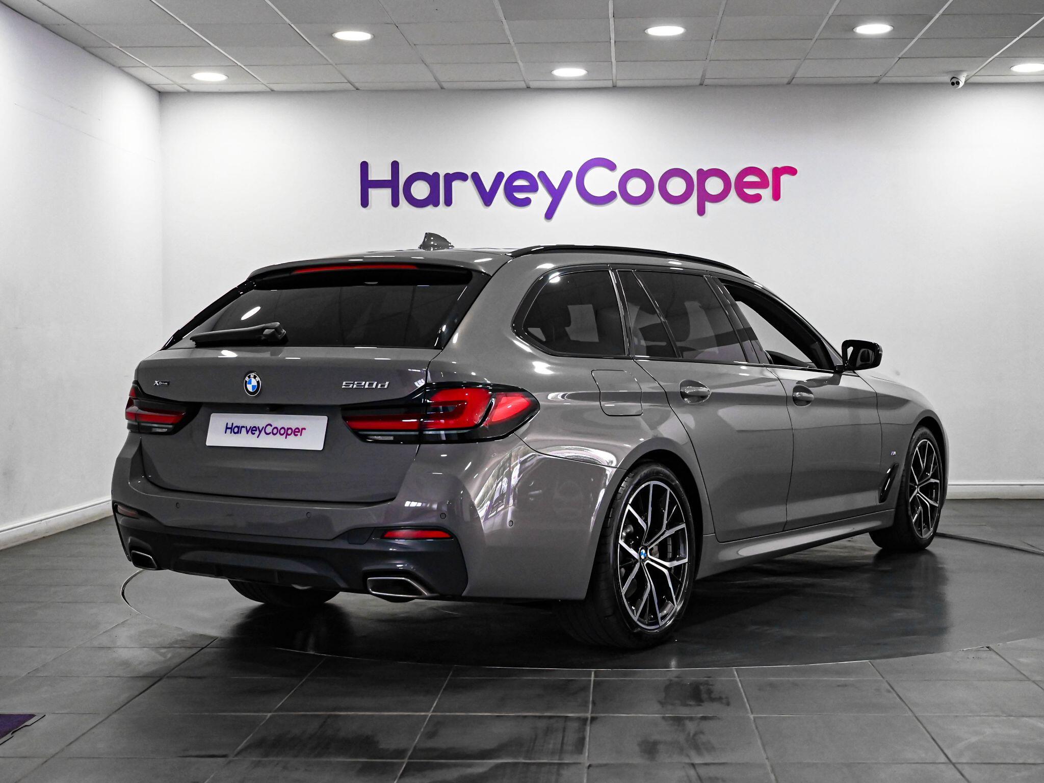BMW 5 Series view 8