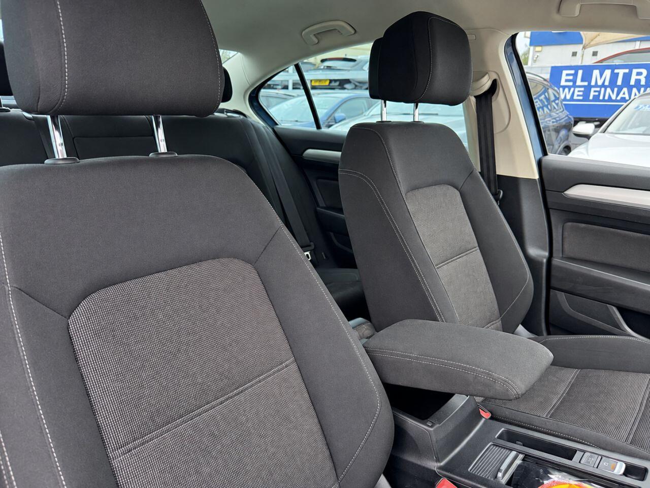 Volkswagen Passat view 20