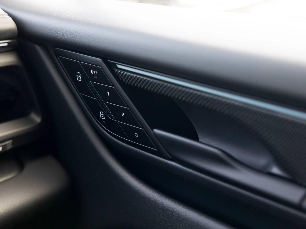 Porsche Macan view 65