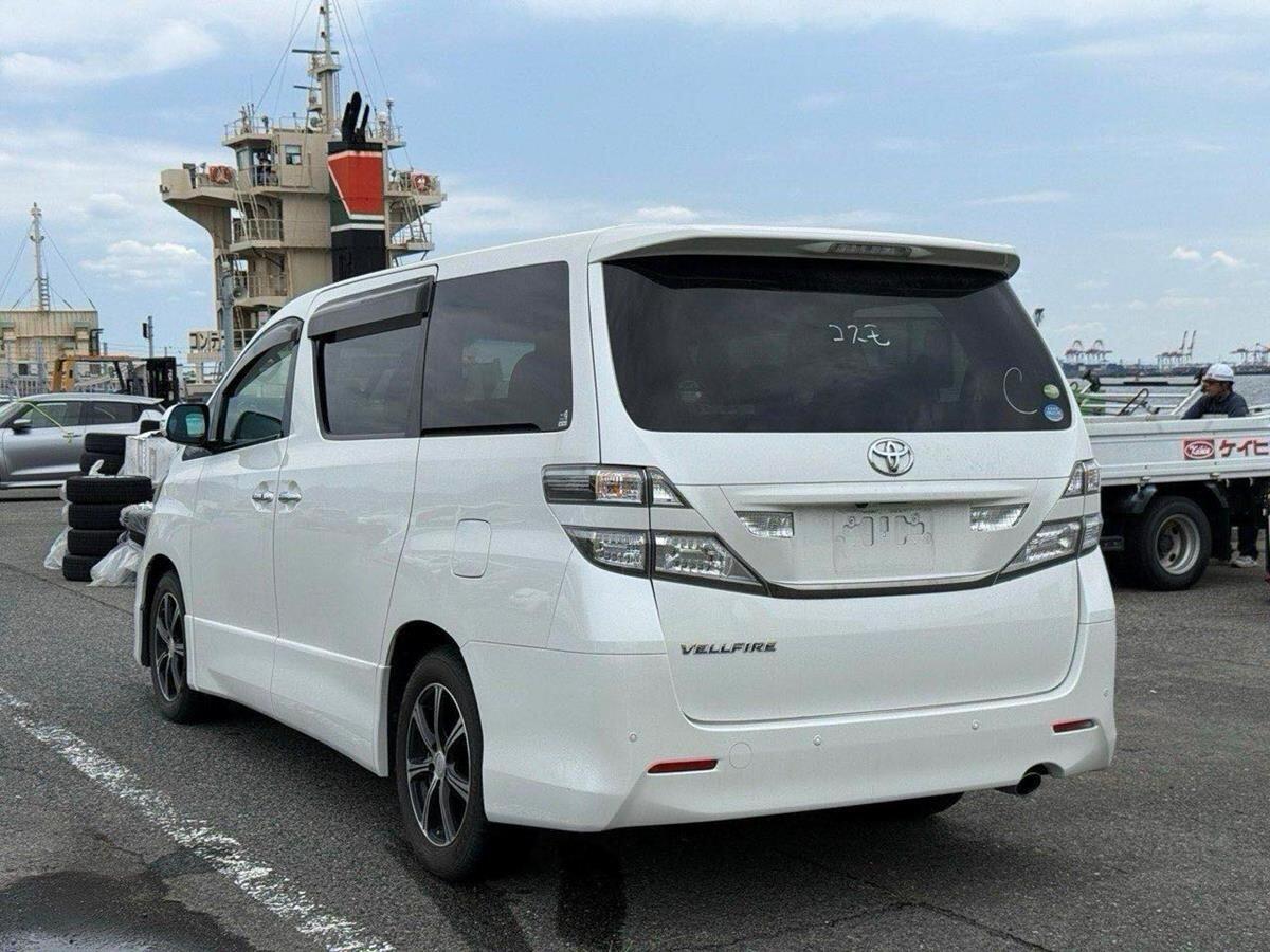 Toyota Vellfire view 3