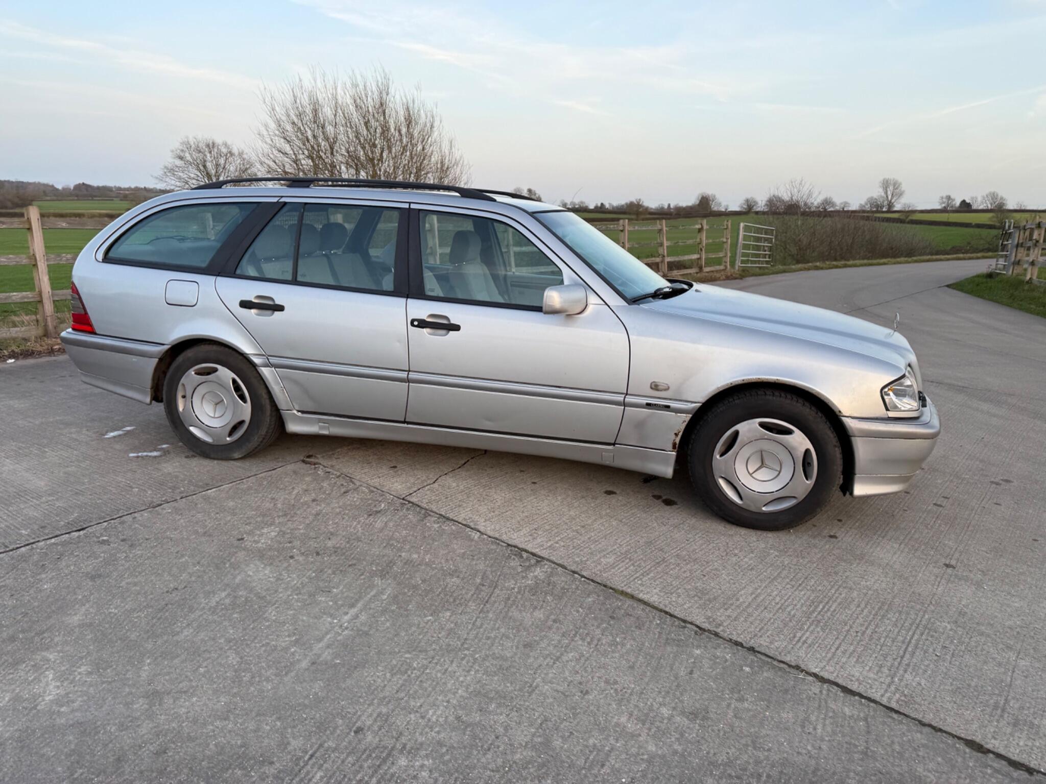 Mercedes-Benz C Class 2.4 C240 Classic 5dr — photo 20 of 66