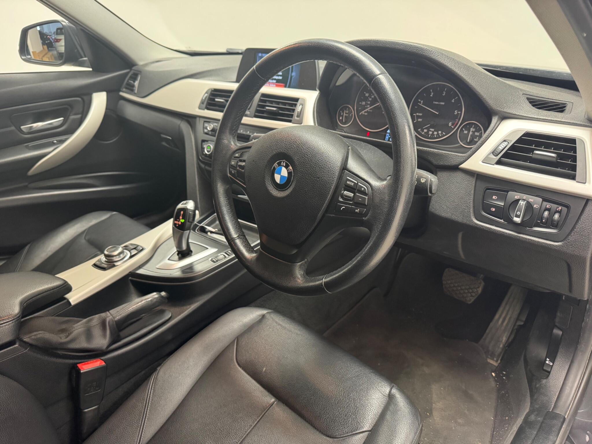 BMW 3 Series view 8