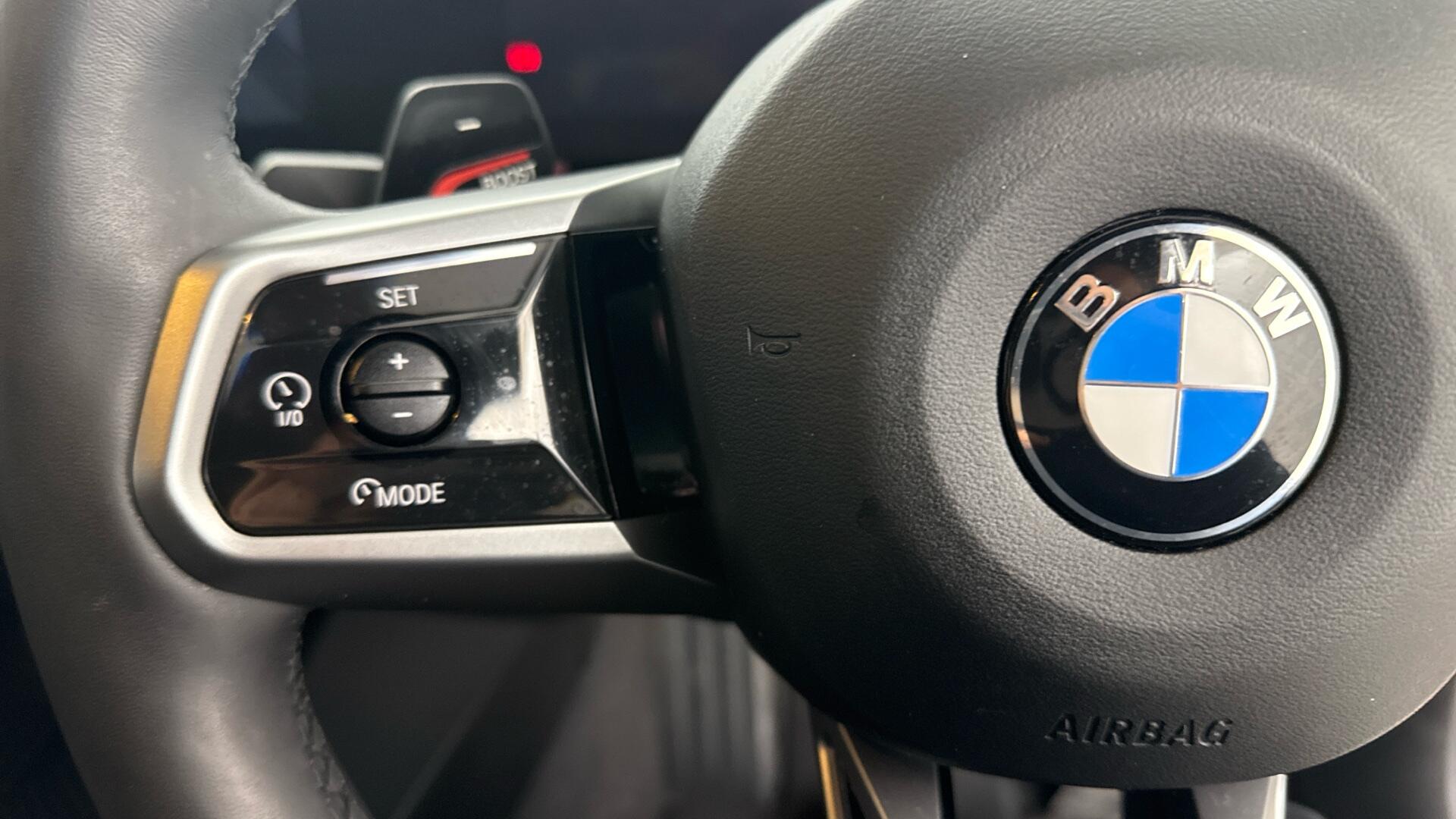 BMW 5 Series view 17