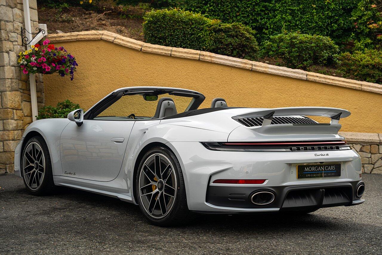 Porsche 911 view 11