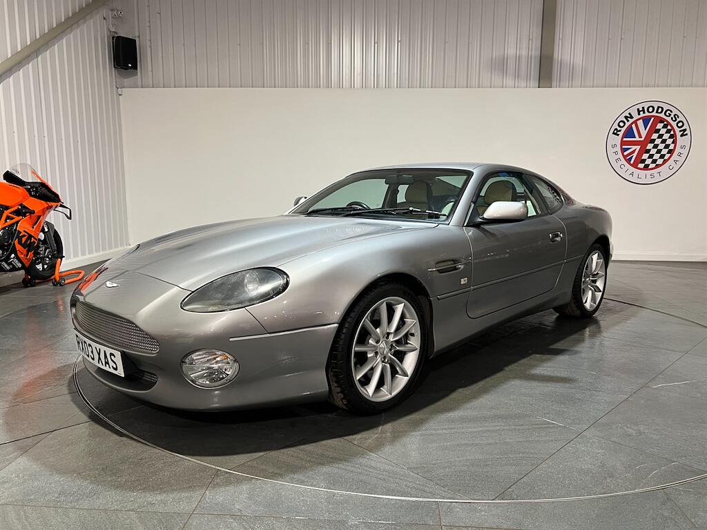 Aston Martin DB7 view 2