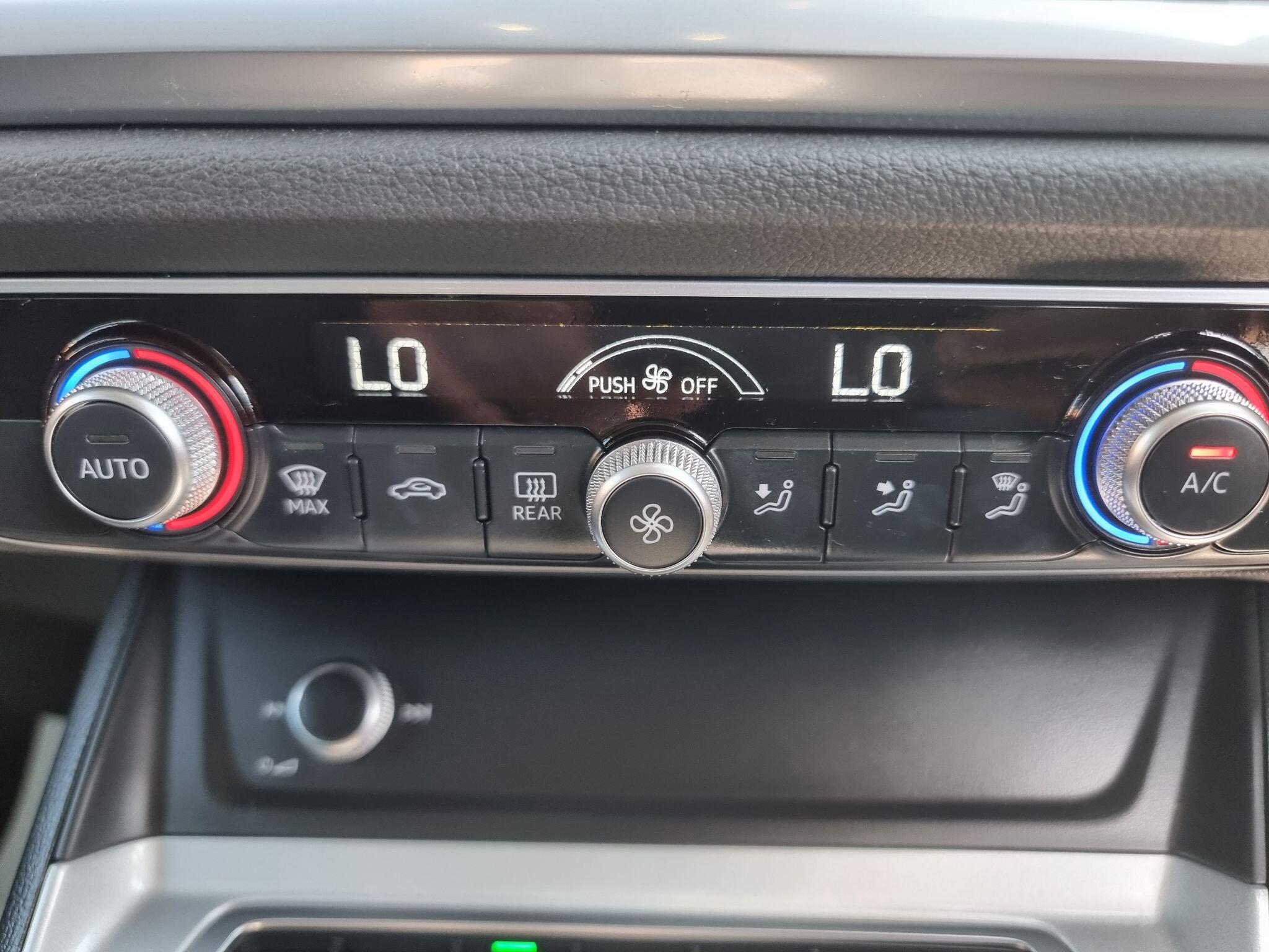 Audi Q3 view 20