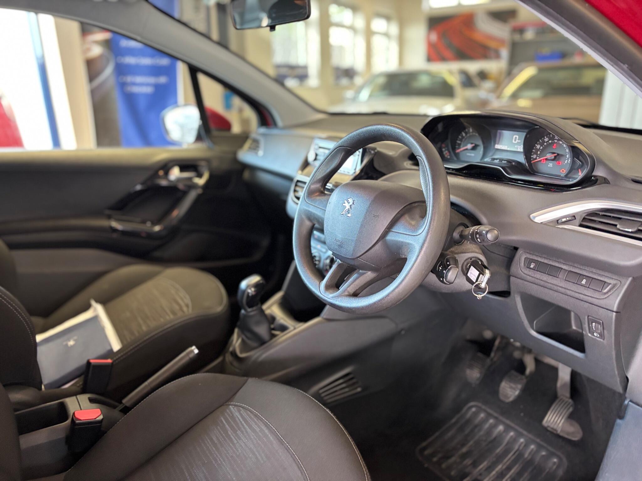 Peugeot 208 view 8