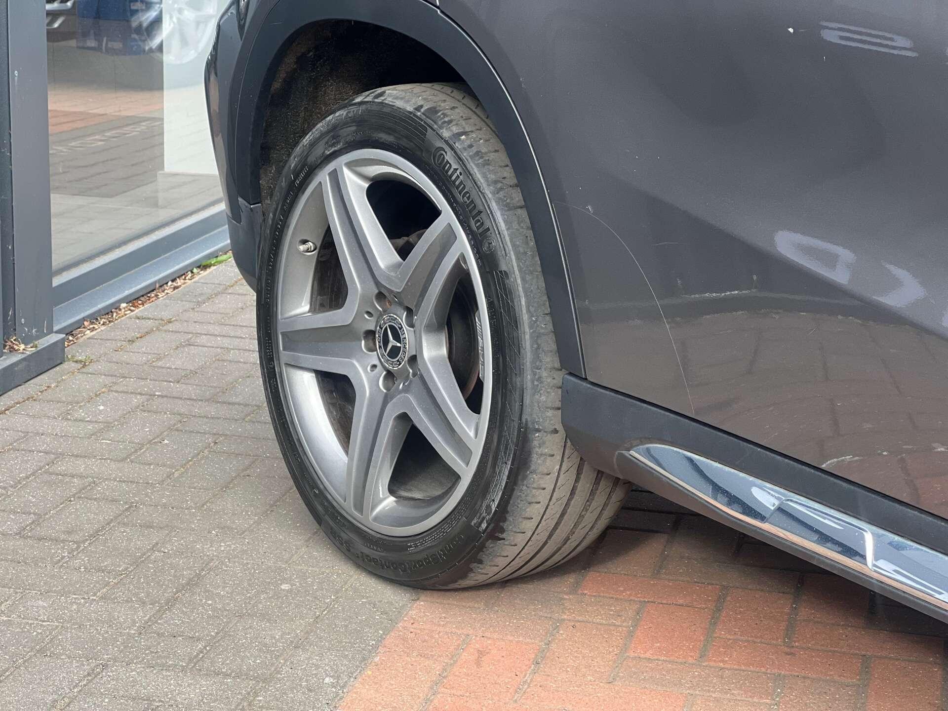 Mercedes-Benz GLA view 53
