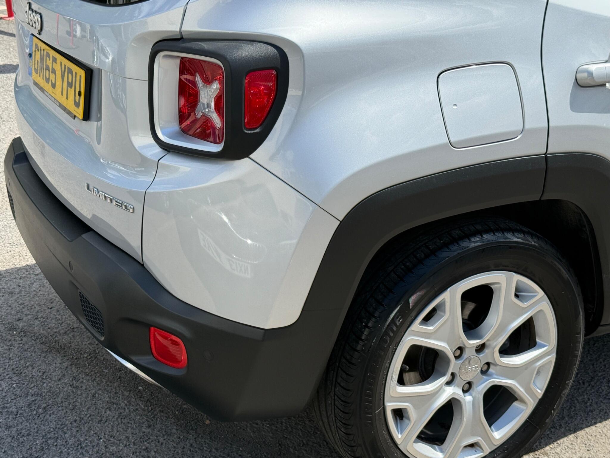 Jeep Renegade - Image 25