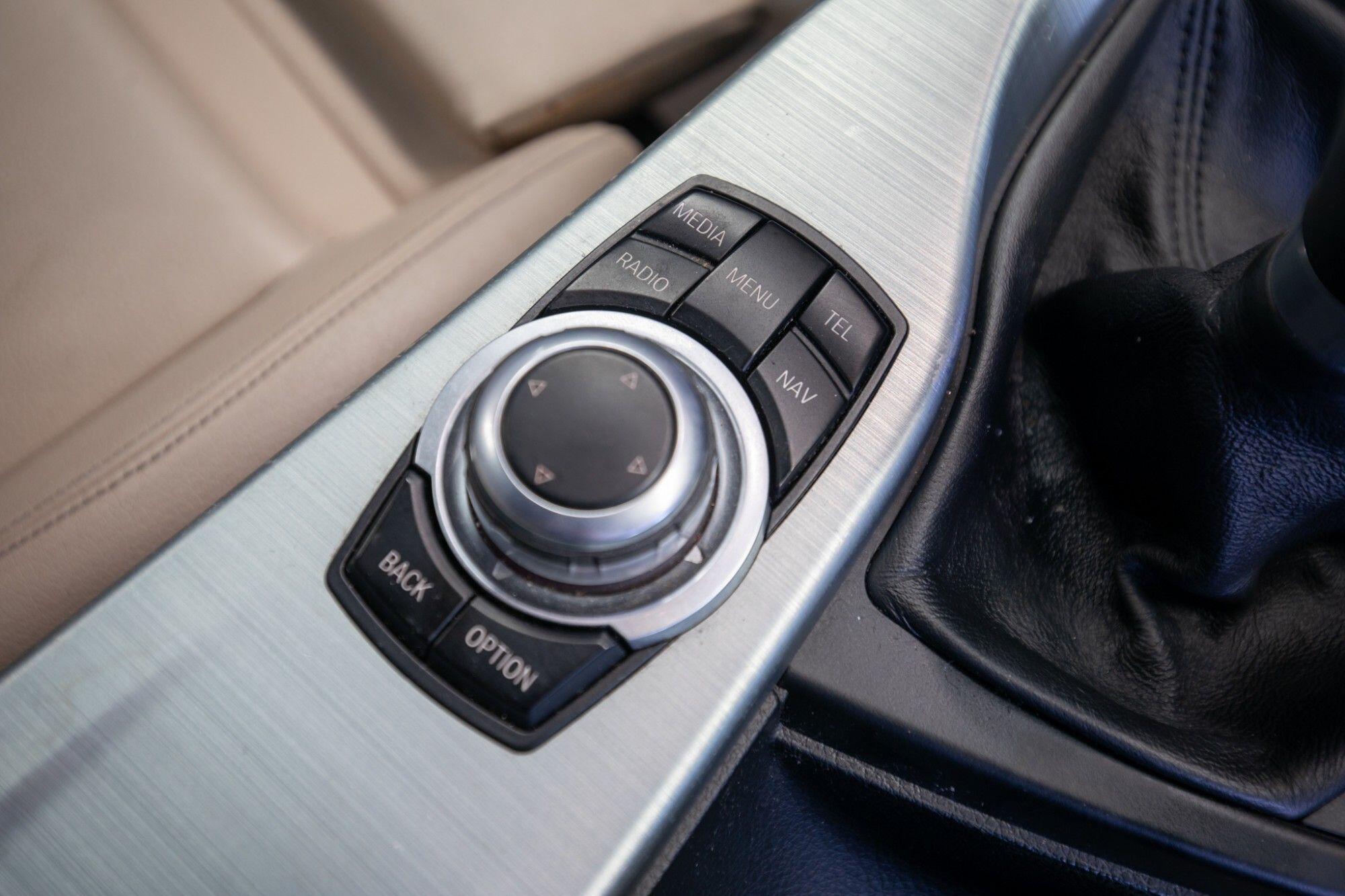BMW 3 Series view 25