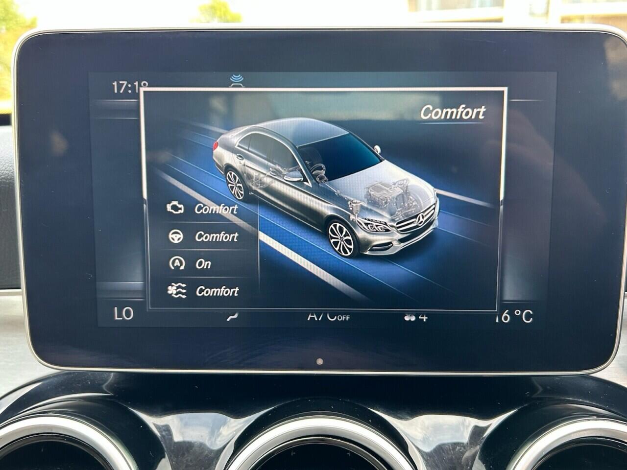 Mercedes-Benz C-Class view 35