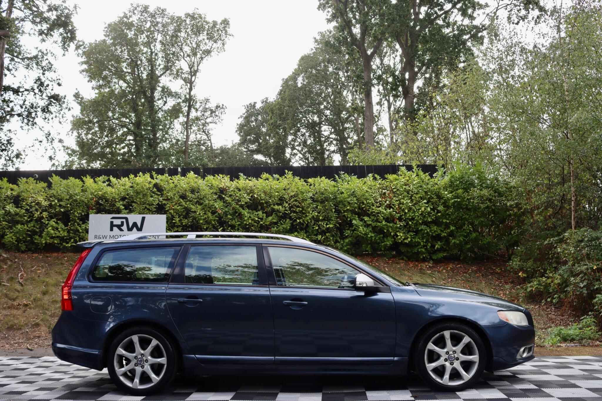 Volvo V70 view 2