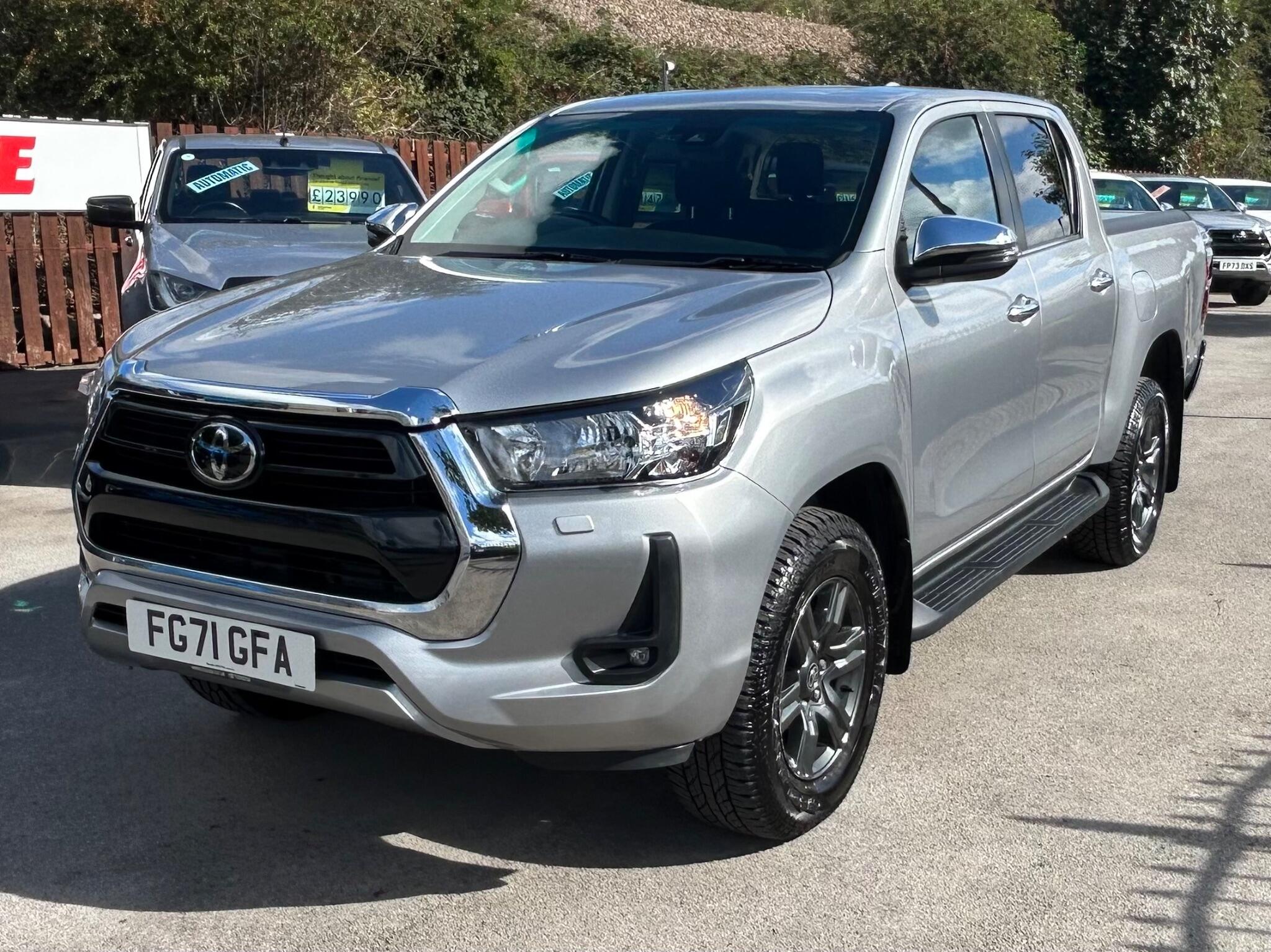 Toyota Hilux view 5