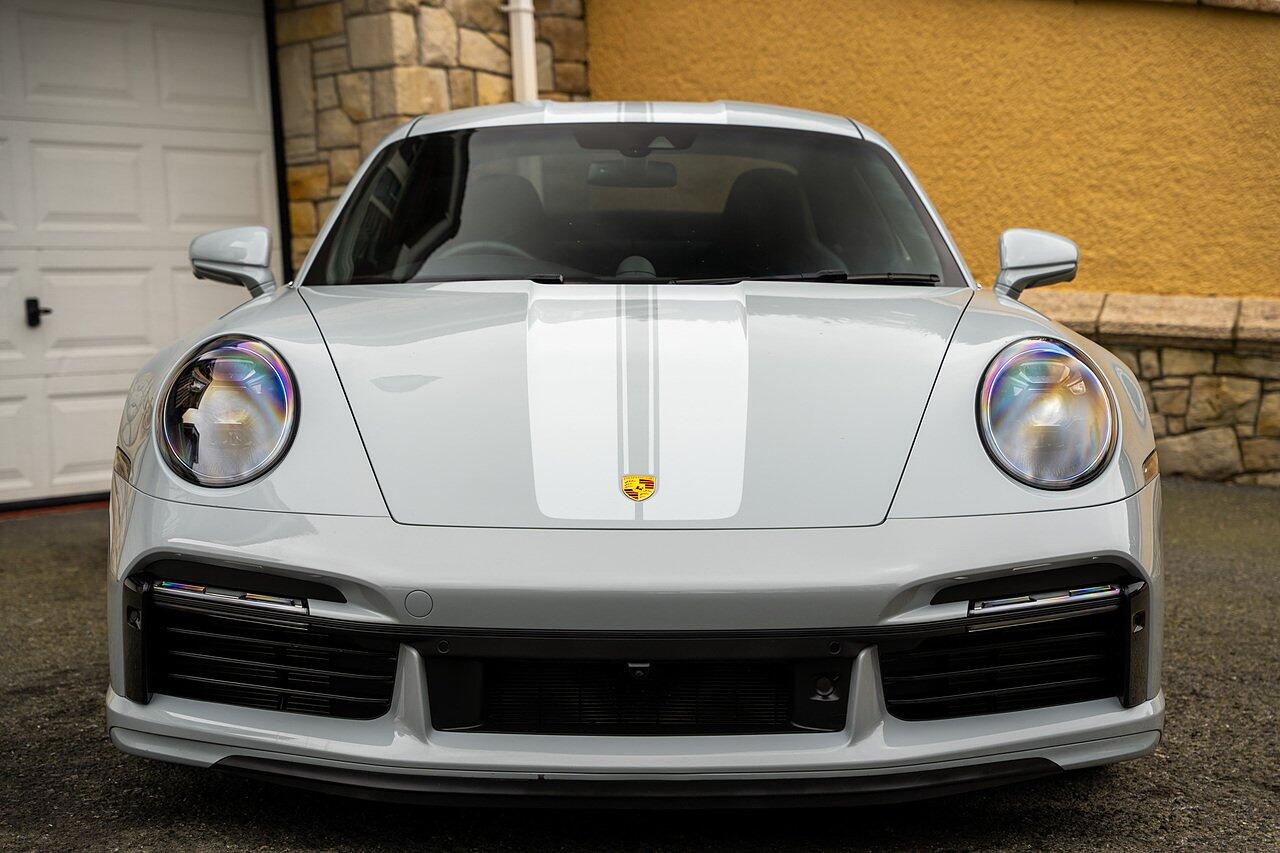 Porsche 911 view 40