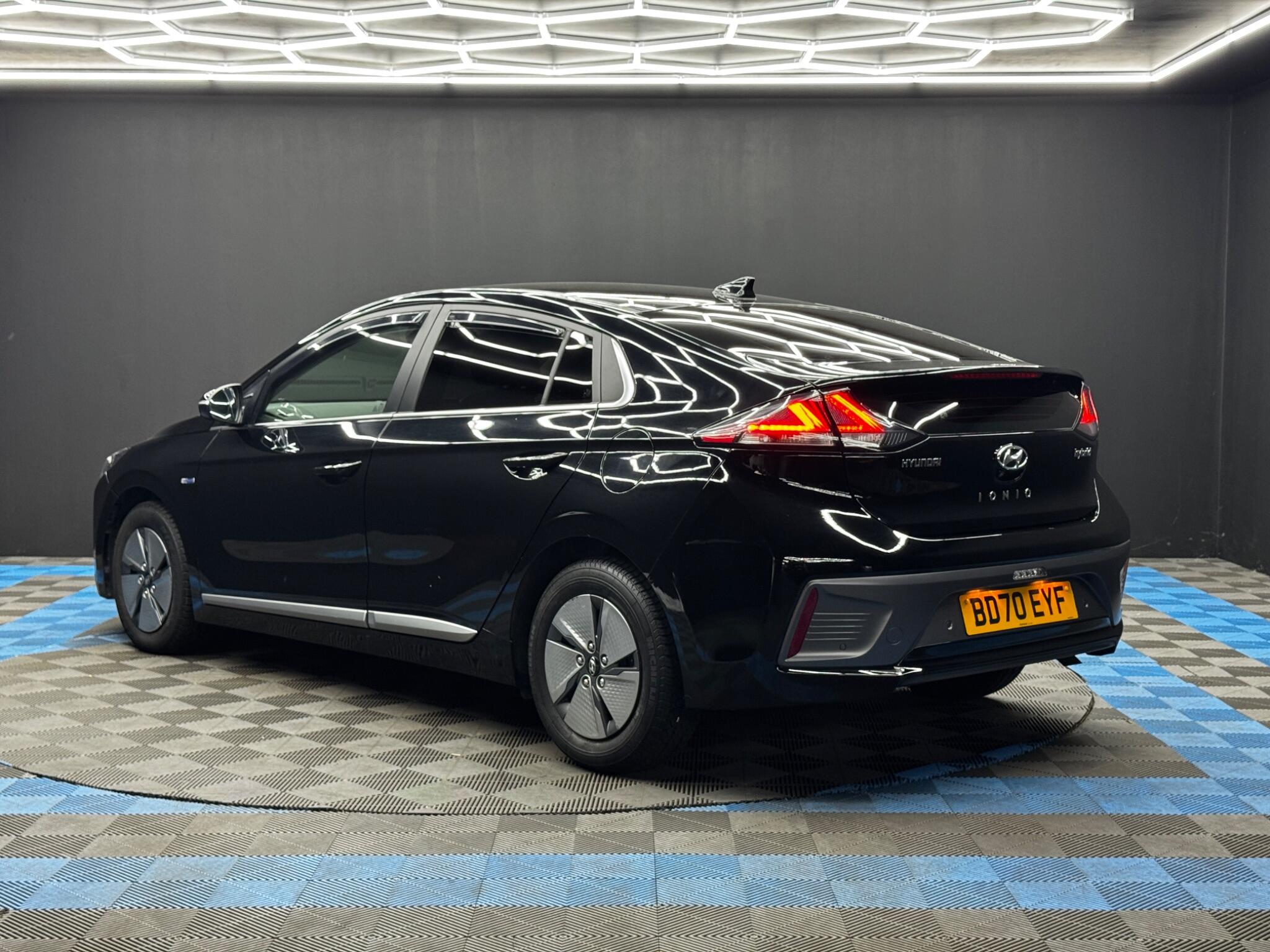 Hyundai Ioniq view 7