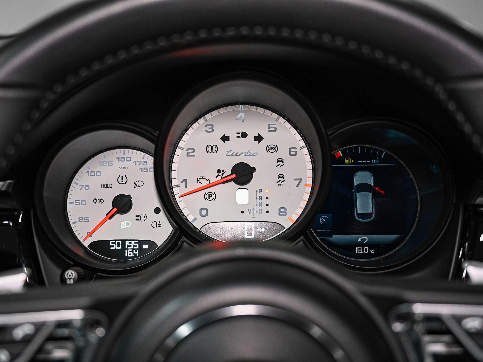 Porsche Macan view 12