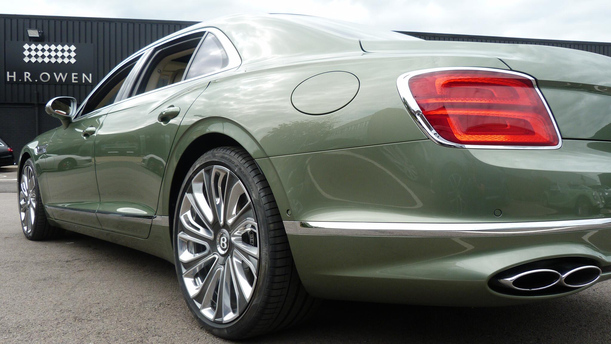 Bentley Flying Spur view 44
