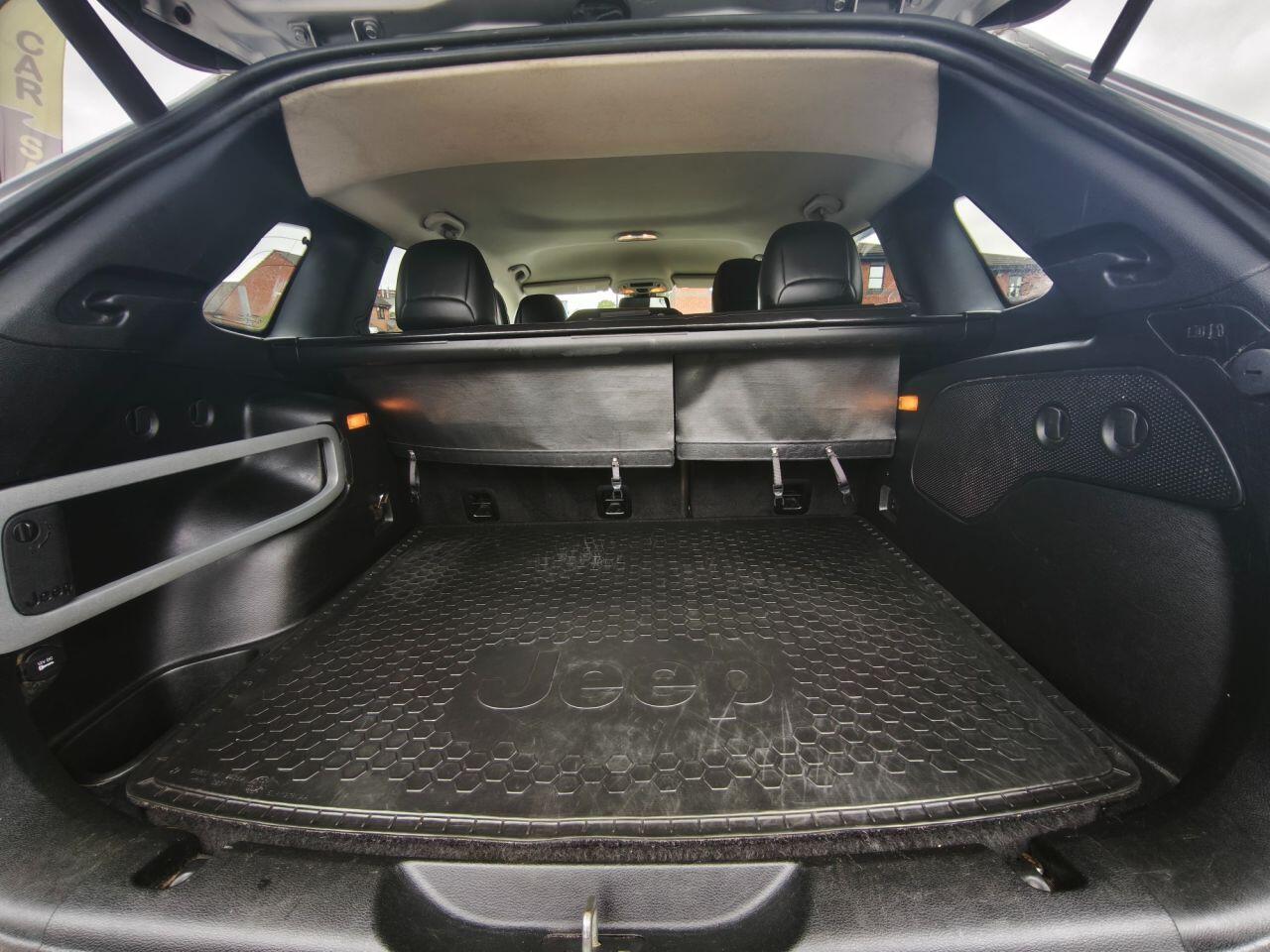 Jeep Cherokee view 29