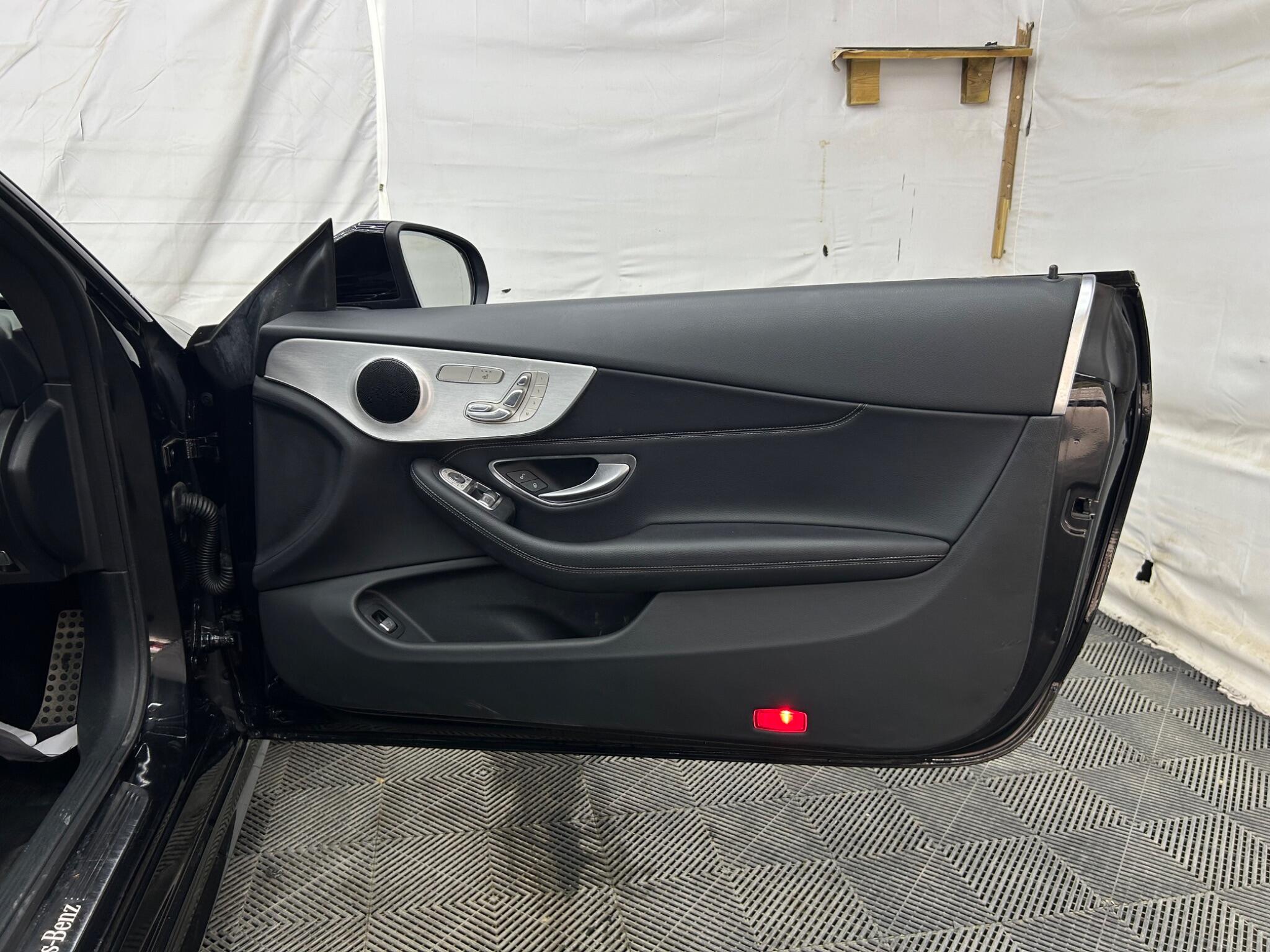 Mercedes-Benz C-Class view 28