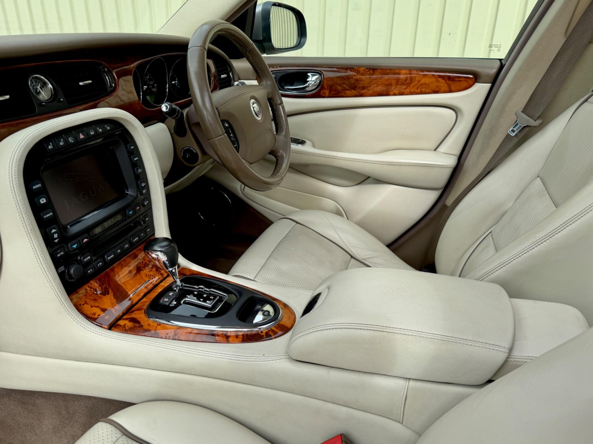Jaguar XJ view 12