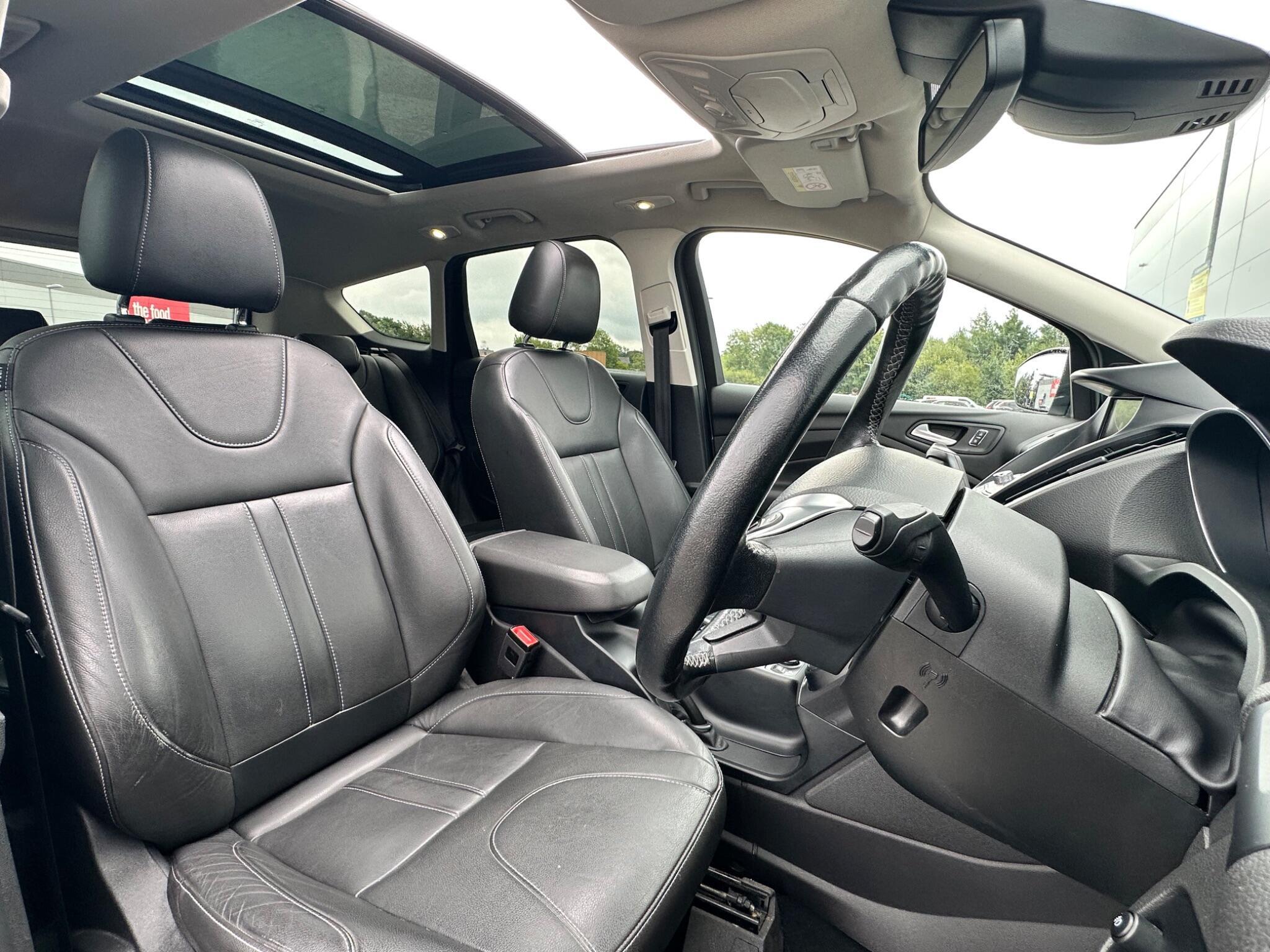 Ford Kuga view 25