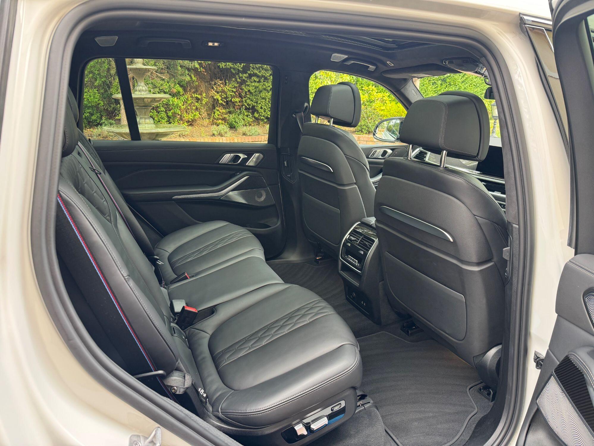 BMW X7 view 24