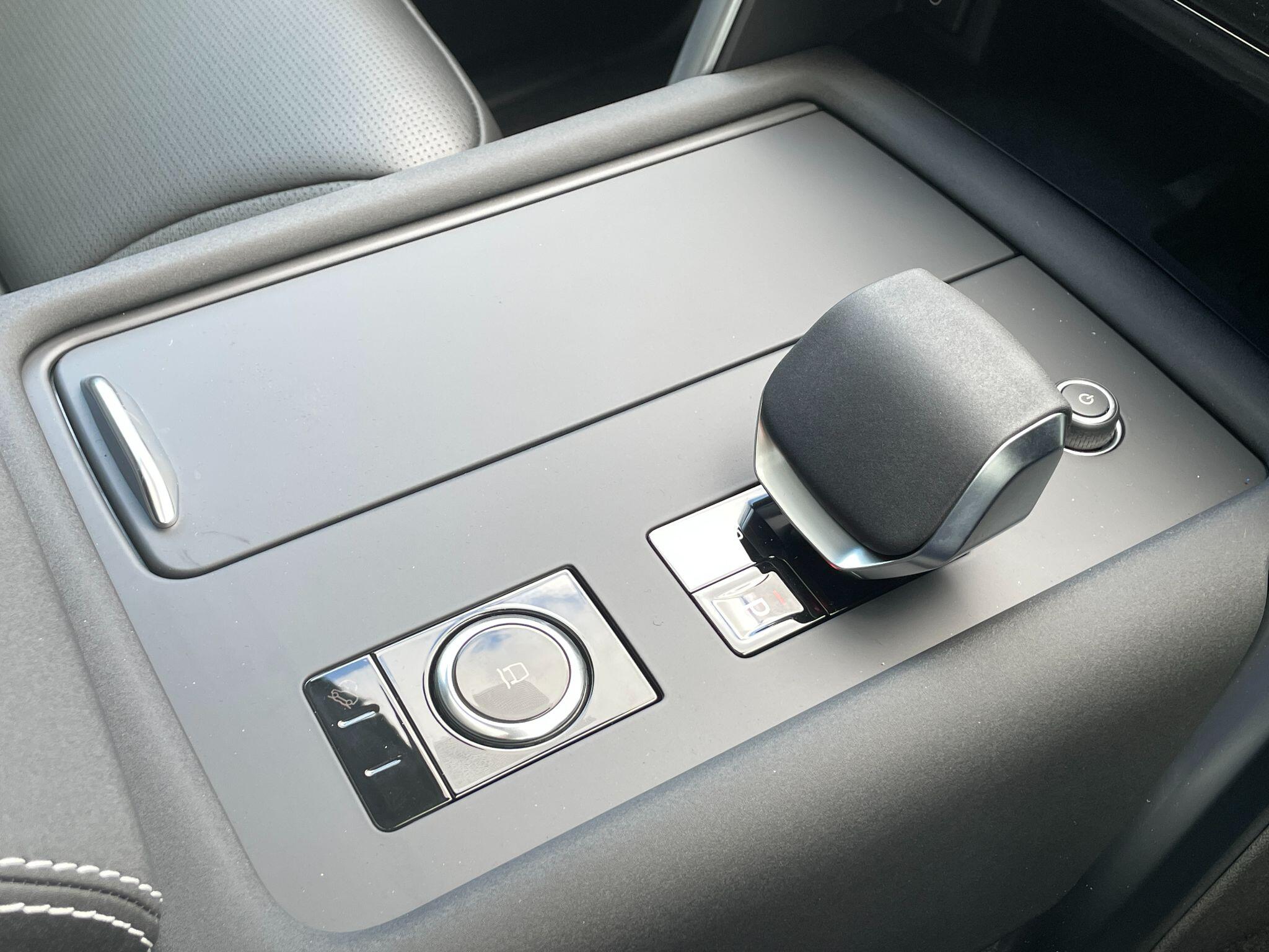 Land Rover Discovery view 20
