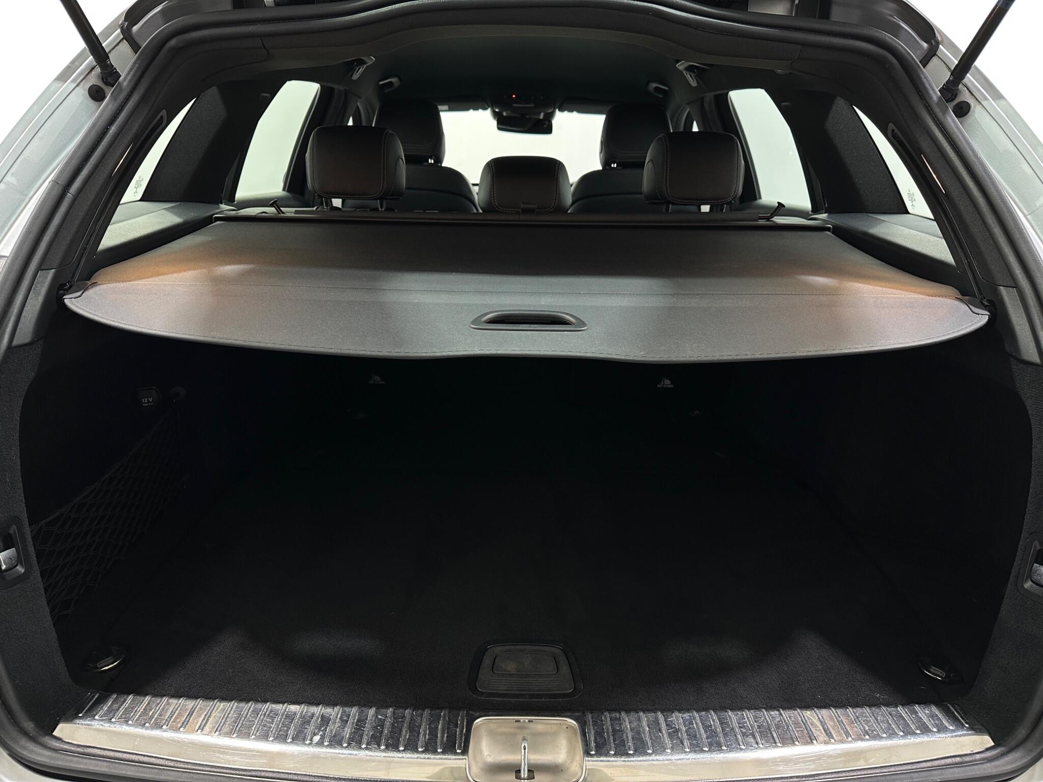 Mercedes-Benz C-Class view 48