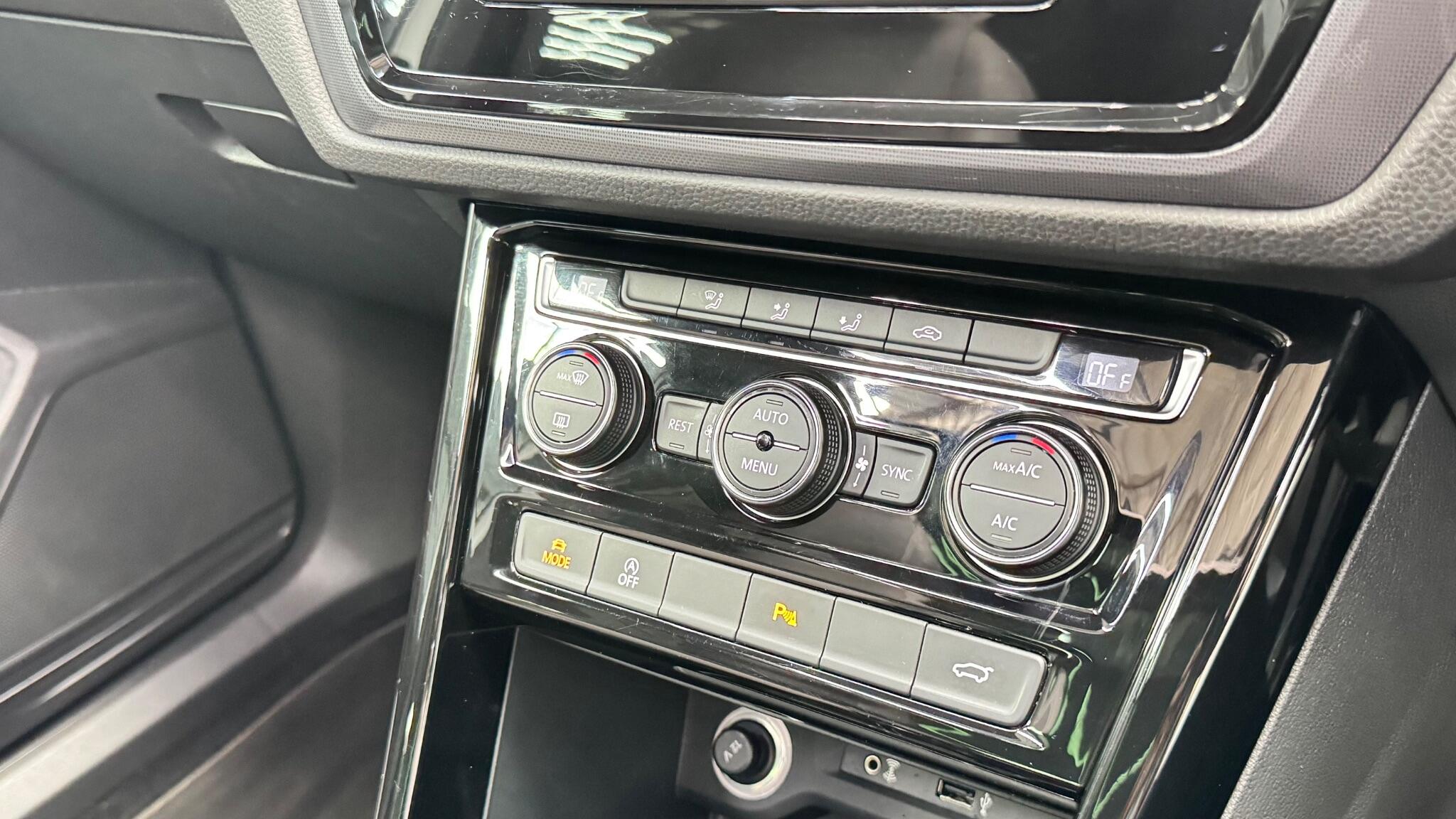 Volkswagen Touran view 24