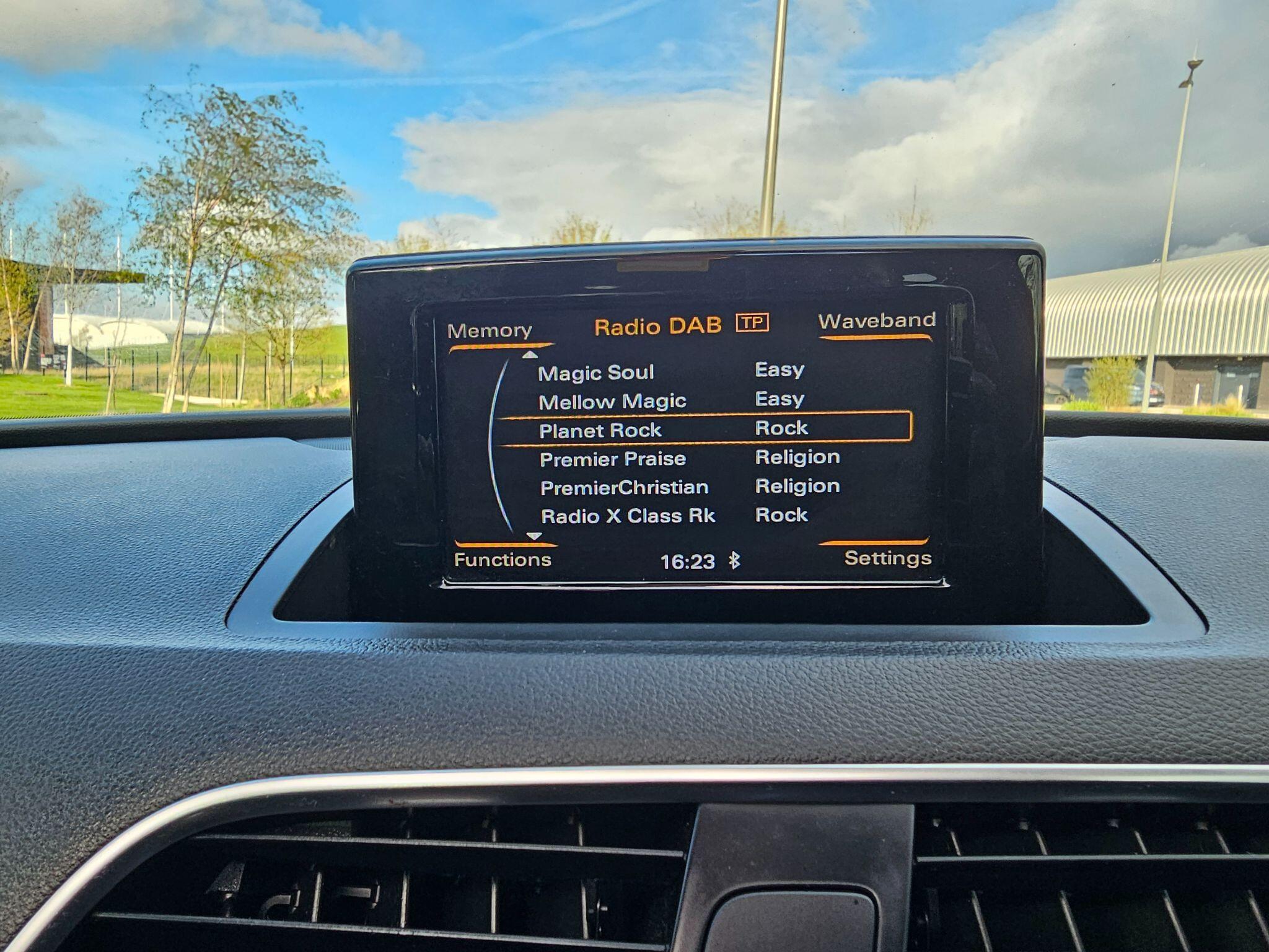 Audi Q3 view 27