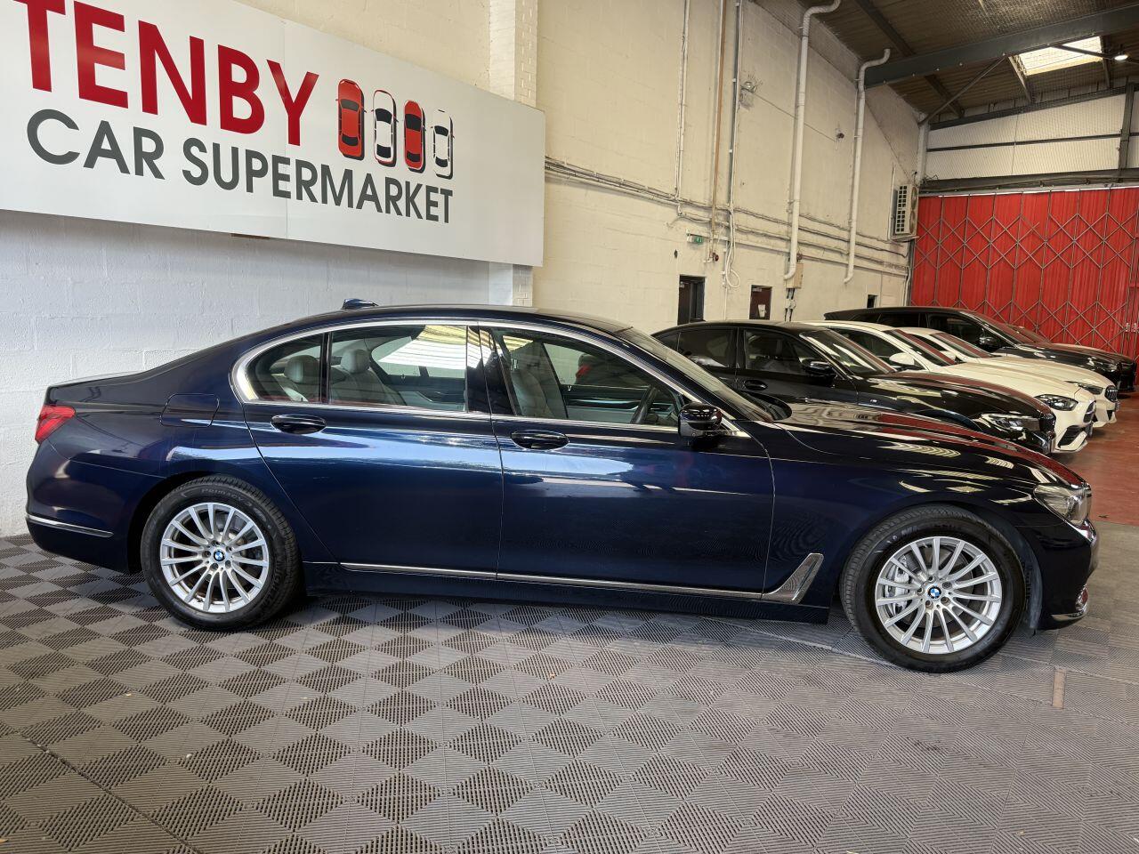 BMW 7 Series view 11