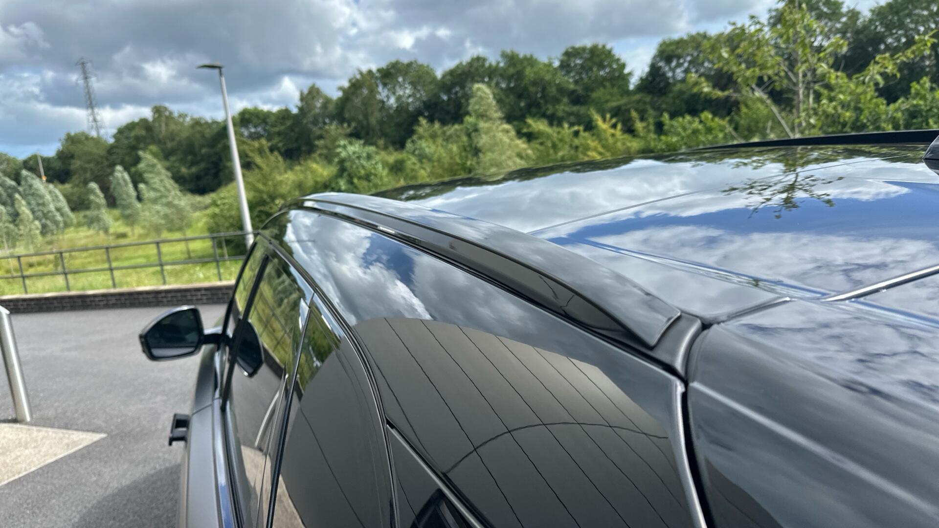 Land Rover Range Rover Velar view 35