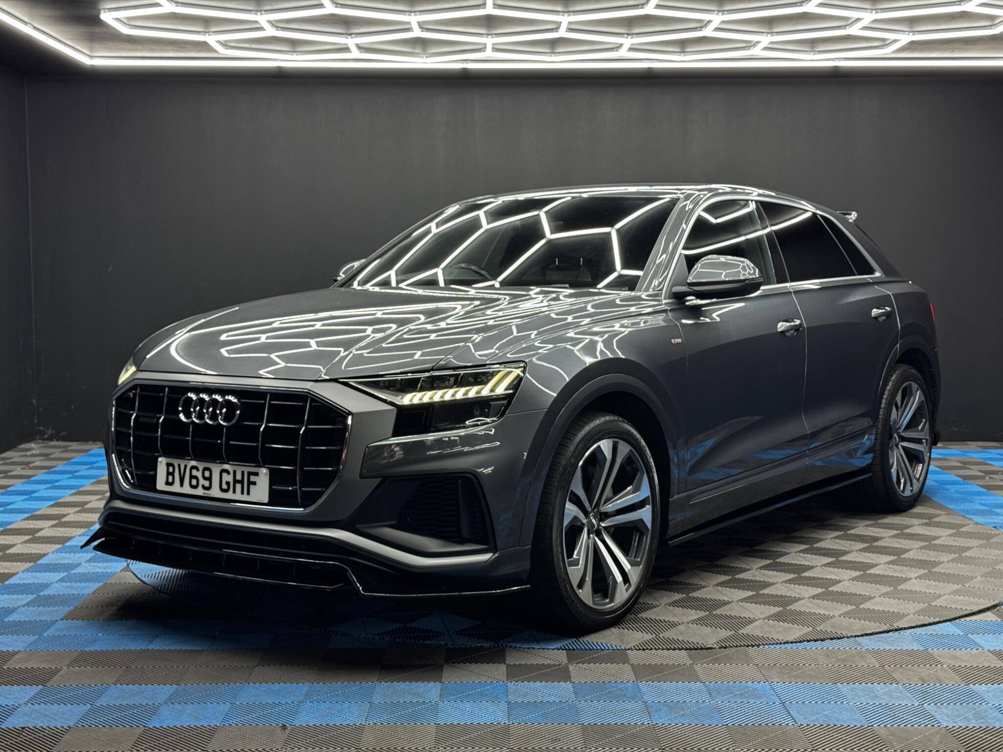 Audi Q8 view 3