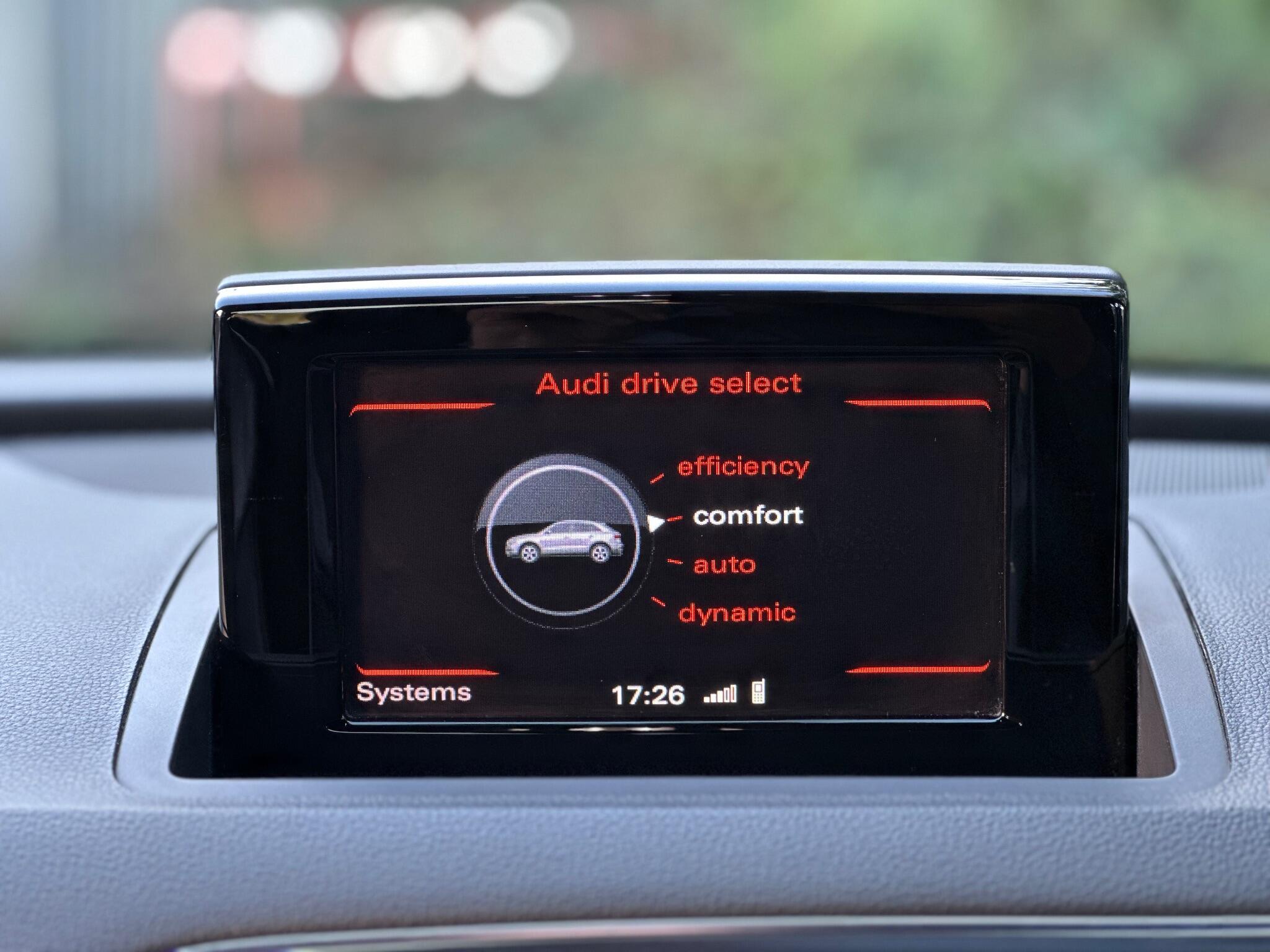 Audi Q3 view 30