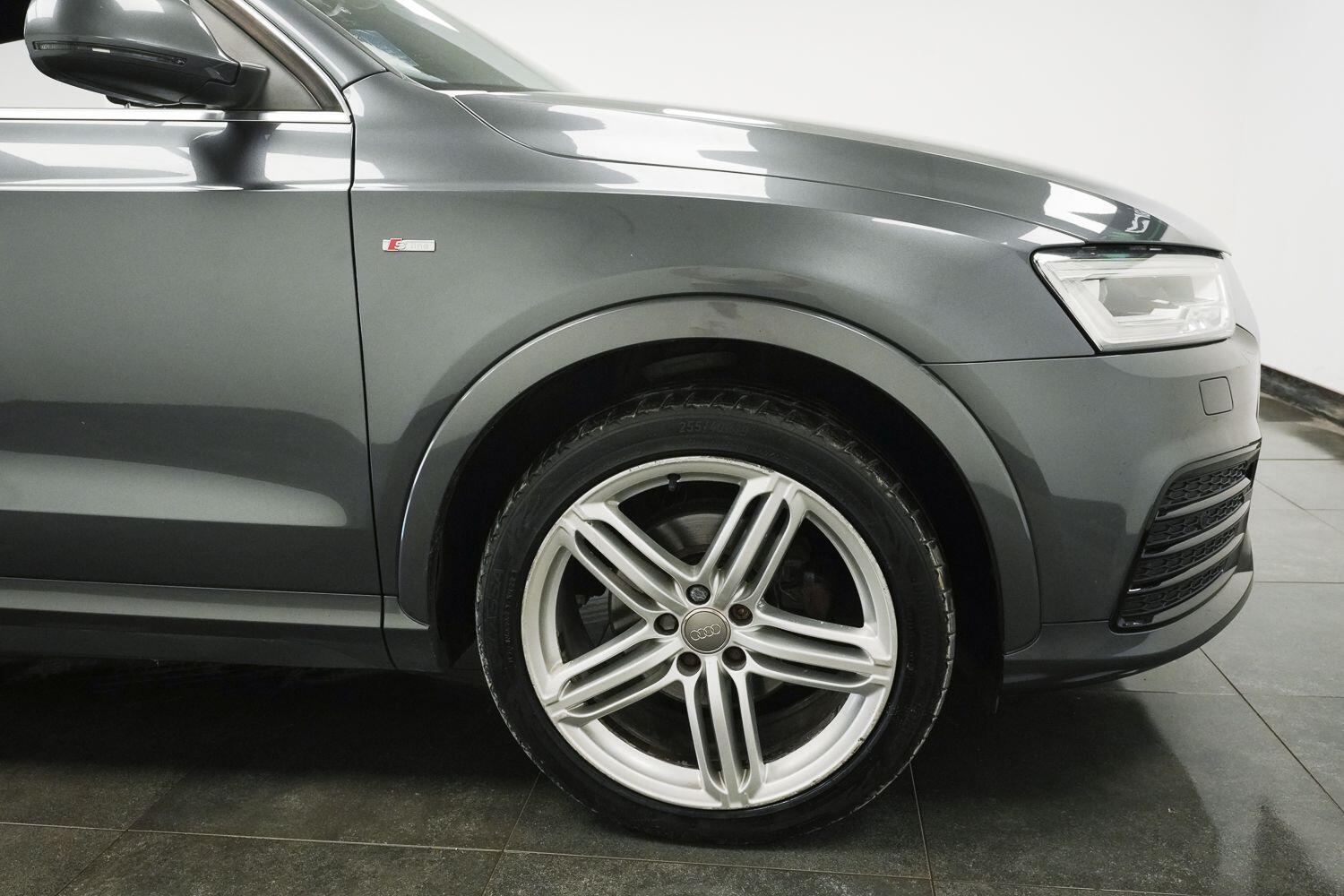Audi Q3 view 5