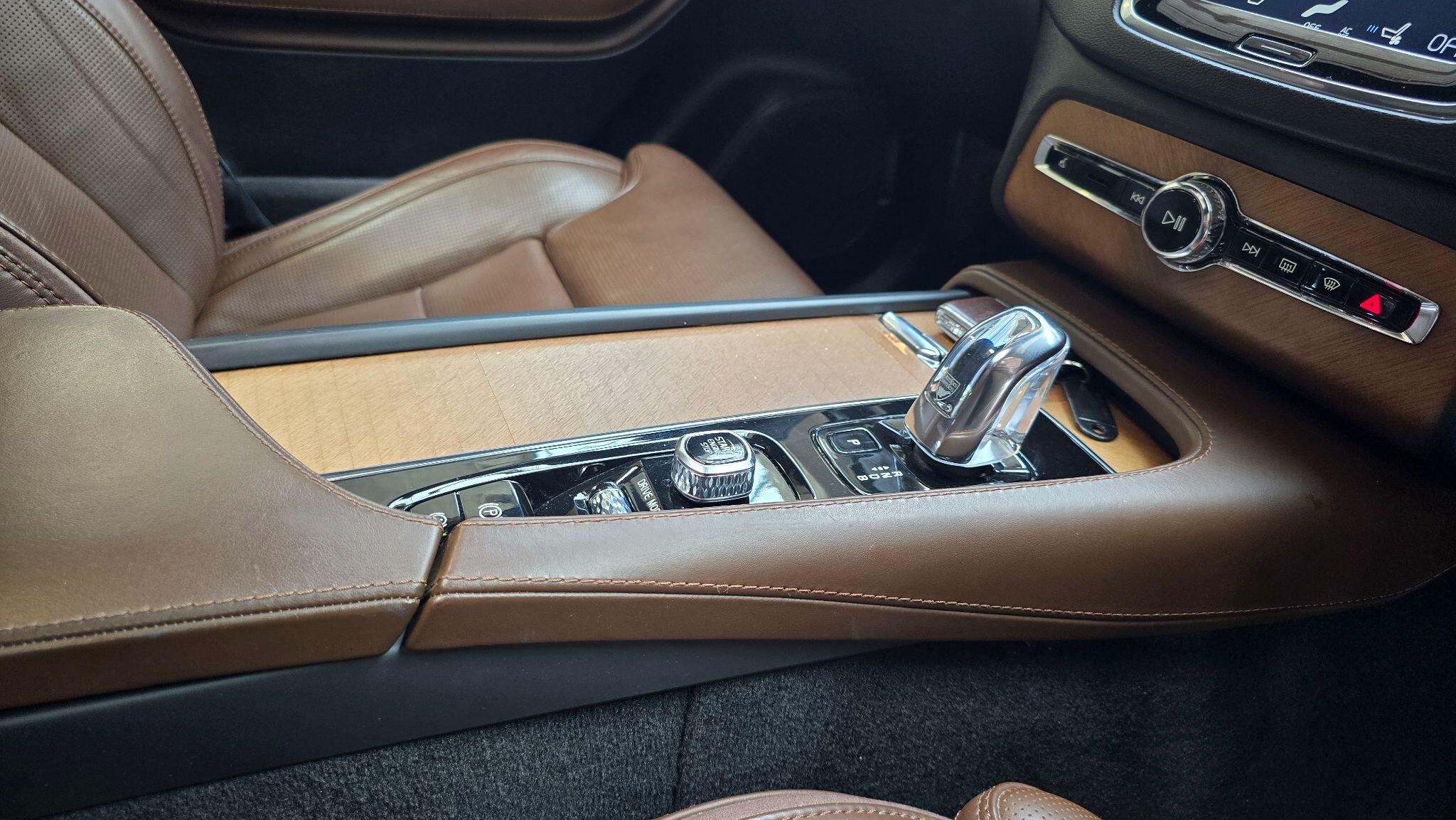 Volvo XC90 view 14