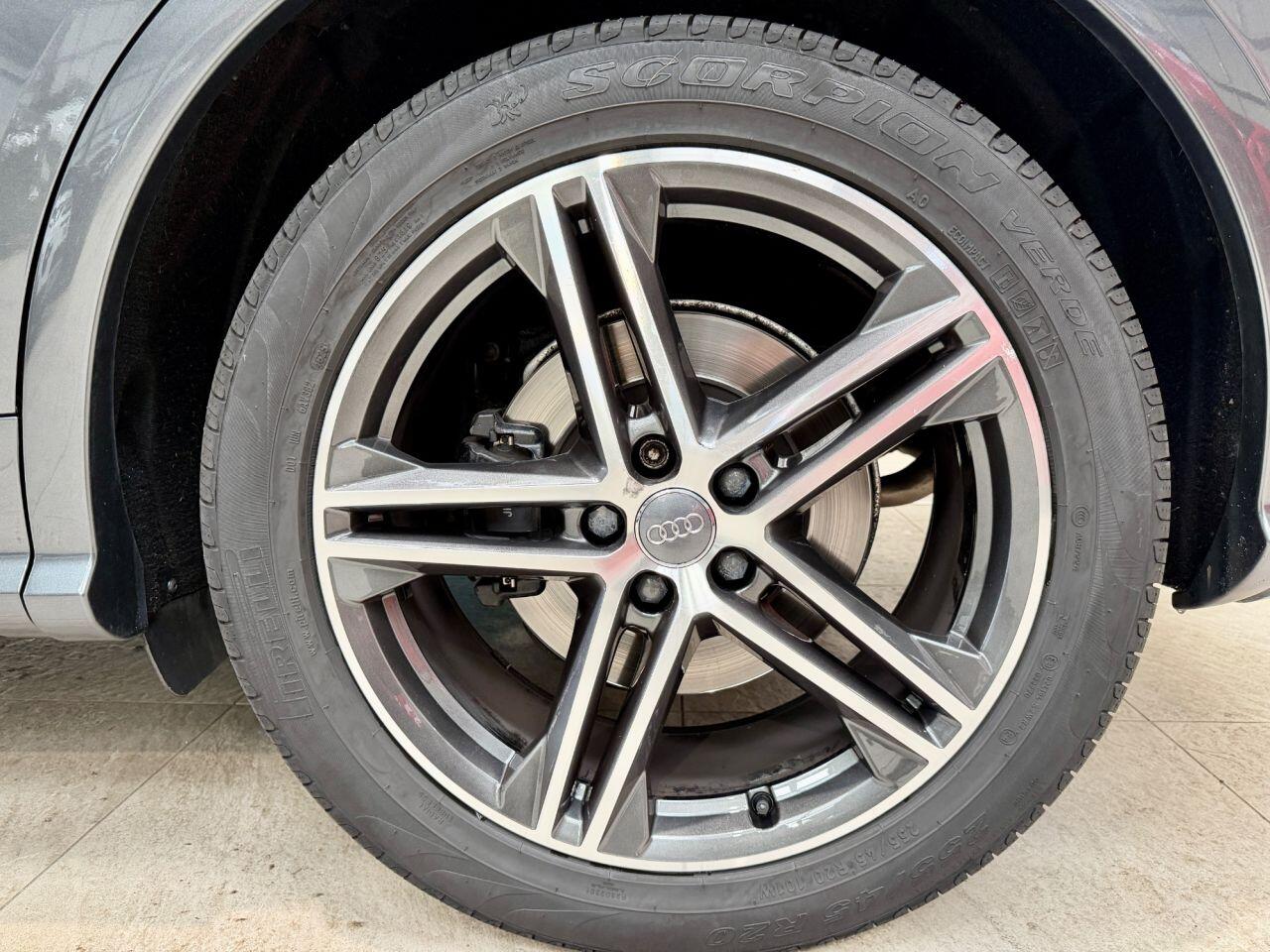 Audi SQ5 view 29